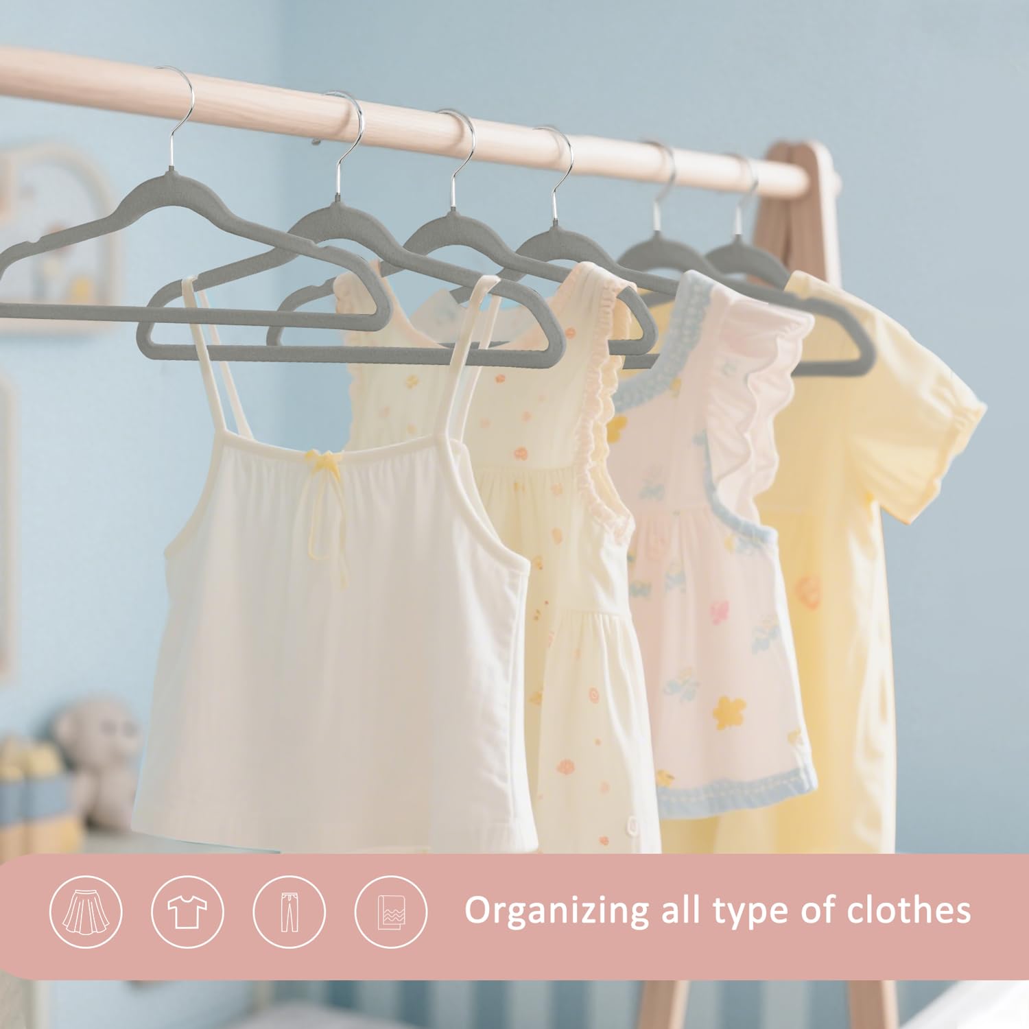 ManGotree Perchas de terciopelo prémium para niños de 13.8 pulgadas, perchas ultrafinas con gancho giratorio de 360°, perchas de fieltro antideslizantes para jóvenes, resistentes y duraderas (paquete
