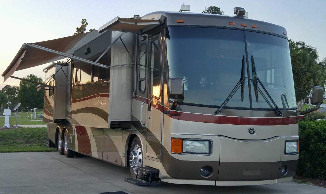 HEADLIGHTSDEPOT Chrome Housing Halogen Left and Right Headlights Pair Compatible with Travel Supreme Select 2002-2005