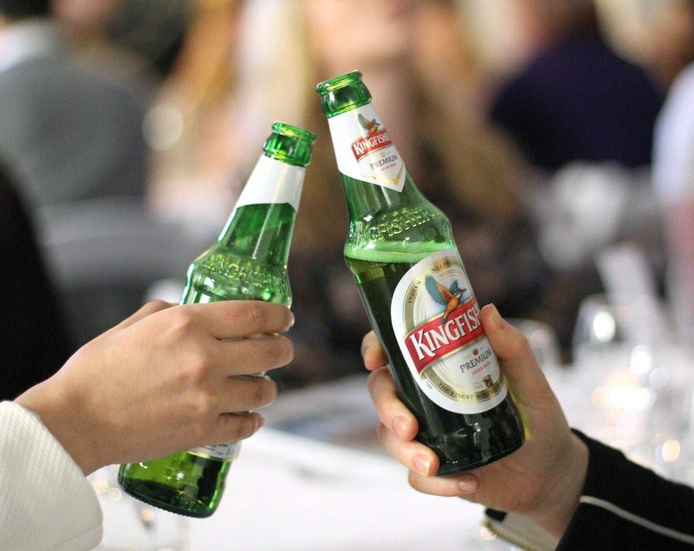 Kingfisher Premium Lager Beer (12 x 330ml) Indisches Flaschenbier
