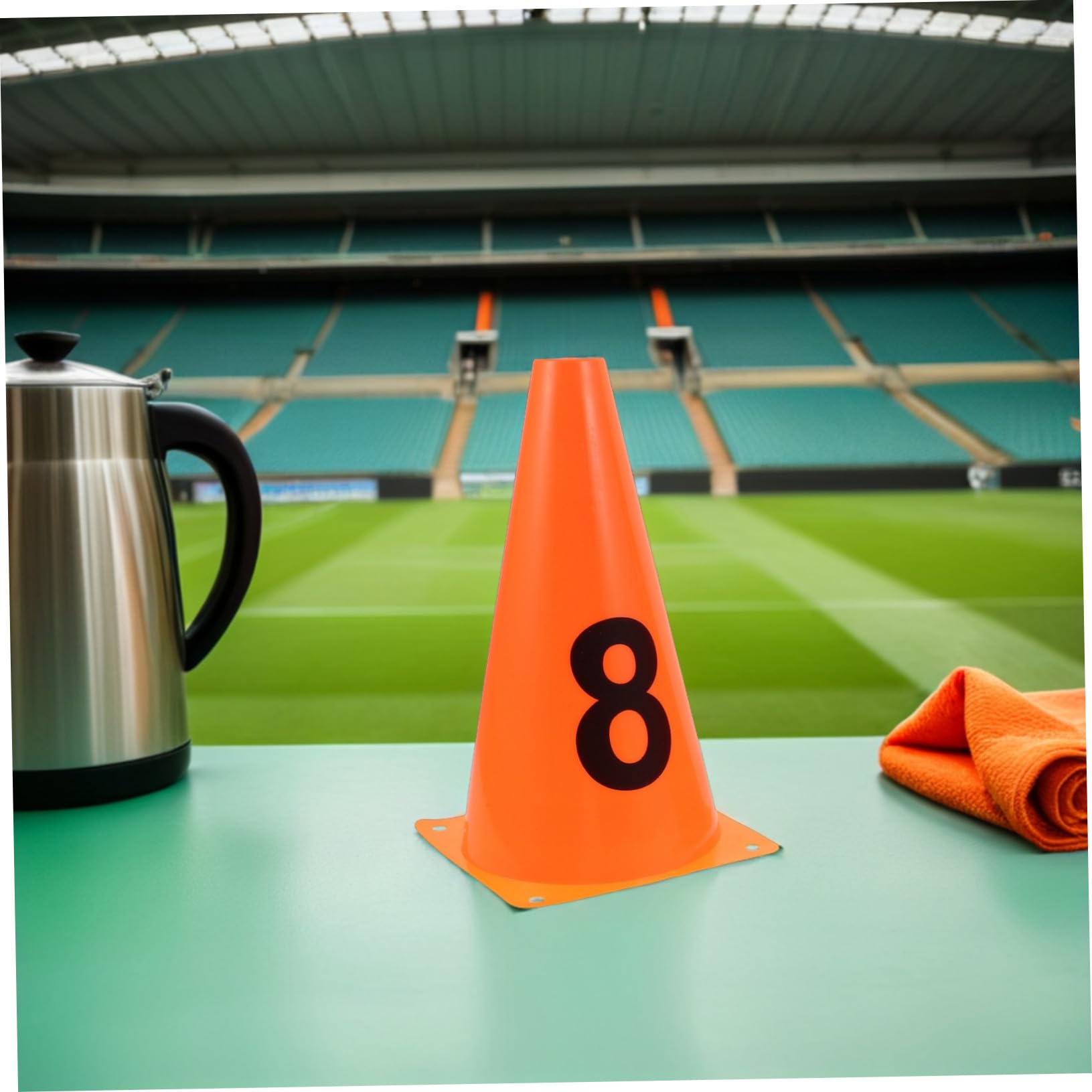 UKCOCO 10 Conos Cilíndricos De Entrenamiento De Fútbol con Logotipo Conos Deportivos Pequeños De Plástico para Deportes De Agilidad Equipo De Entrenamiento