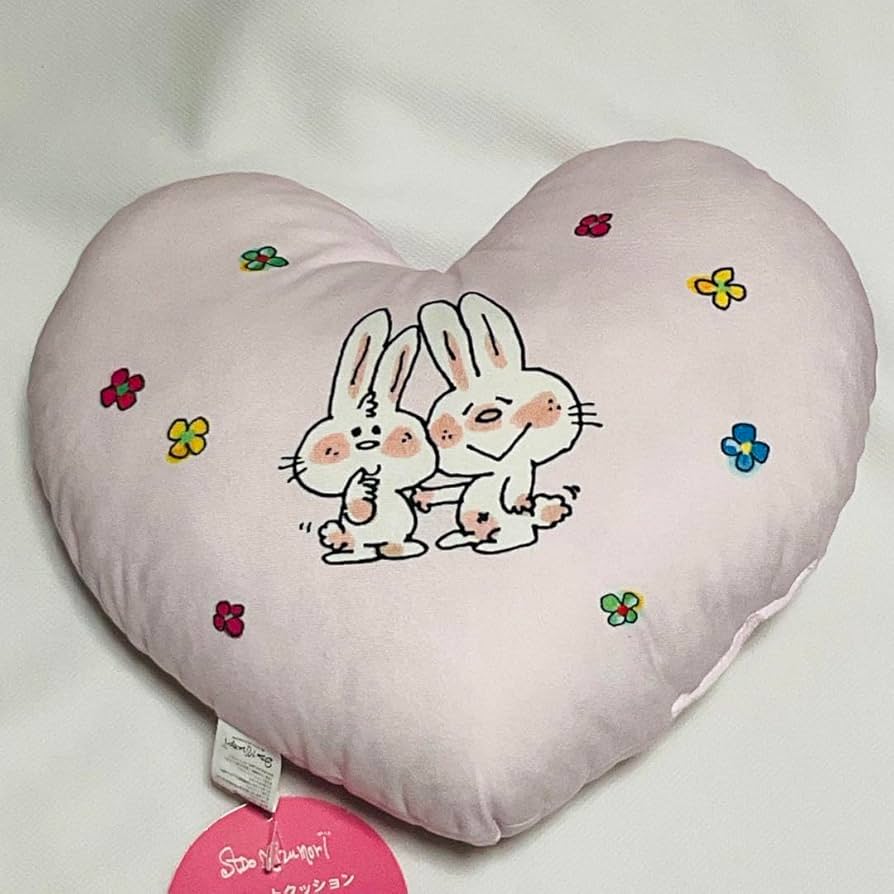 Amazon.co.jp: 水森亜土 亜土ちゃん ハート型 クッション 38