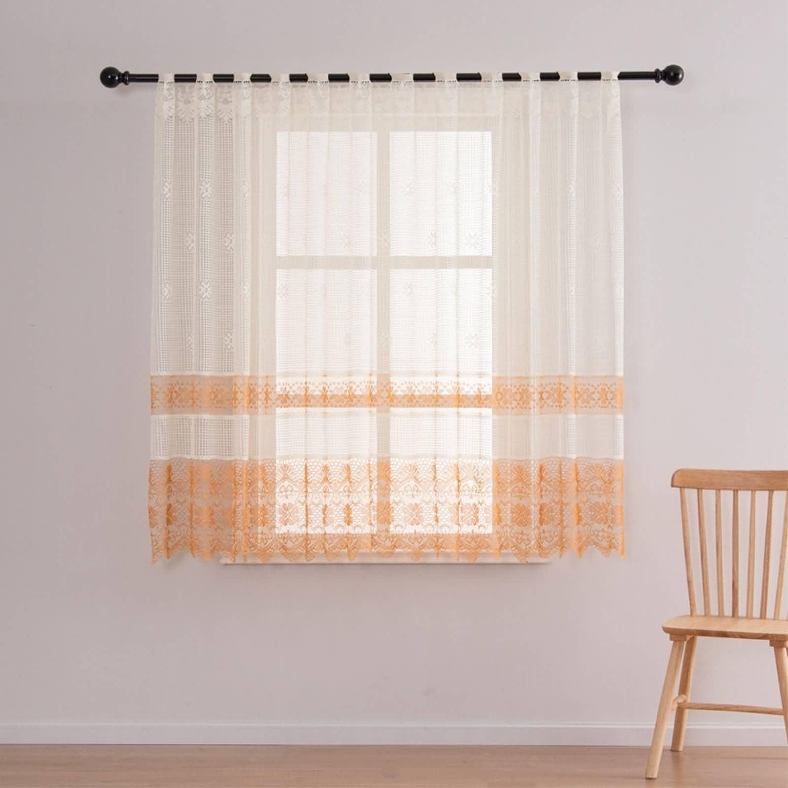 Rideau voilage avec oeillets Beydodo pour créer un salon beige cocooning et lumineux