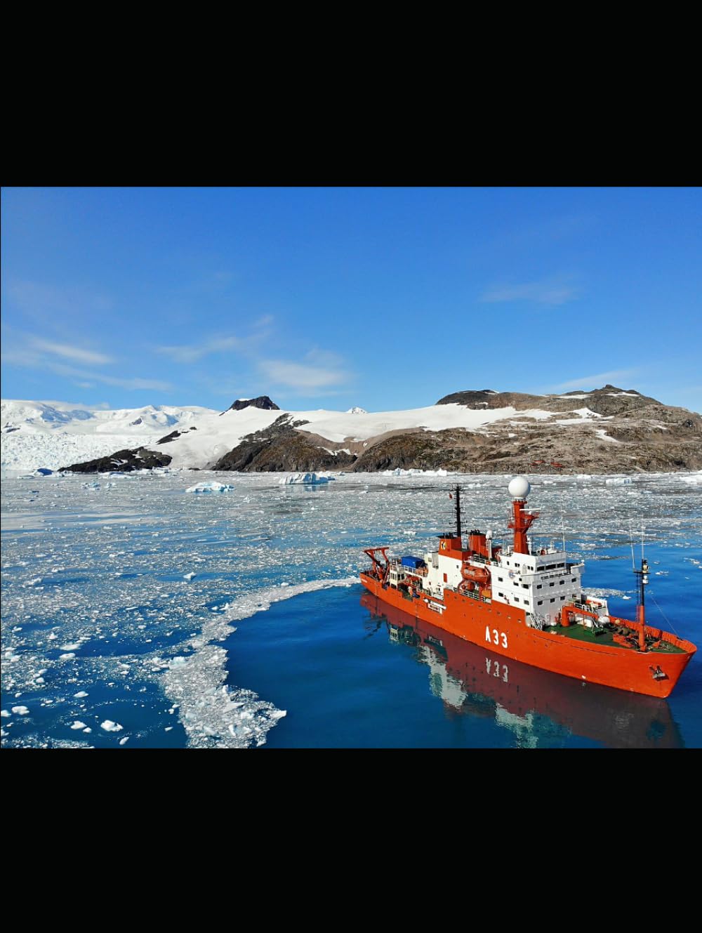 El Buque de Investigación Oceánica Hespérides: Origen y Consolidación de la Aventura Antártica Española
