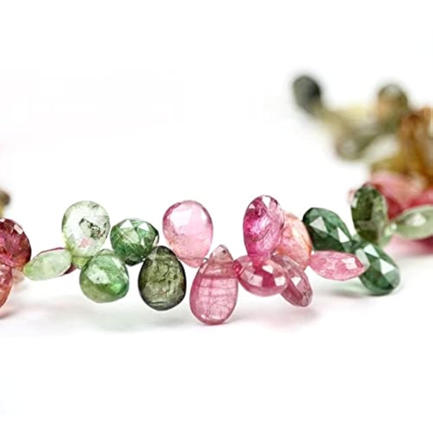 Tourmaline briolette facettée pour créer un bijou personnalisé inoubliable à offrir
