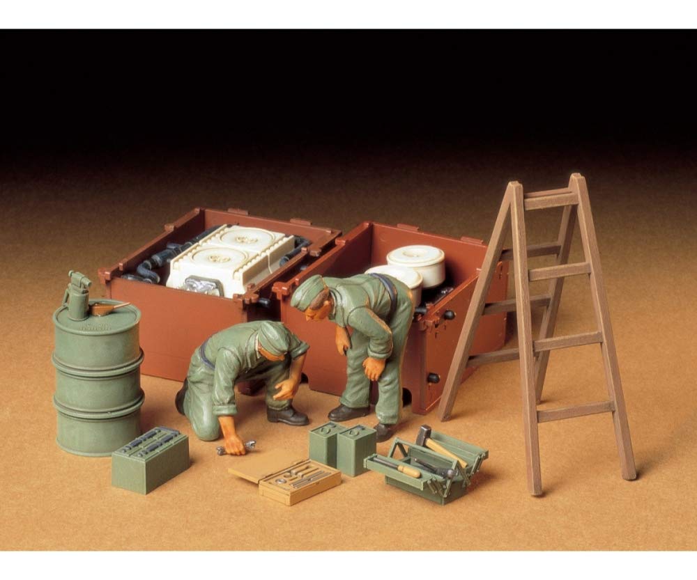 Tamiya 35180 German Tank Engine Maintenance Crew Set (1:35 Scale)