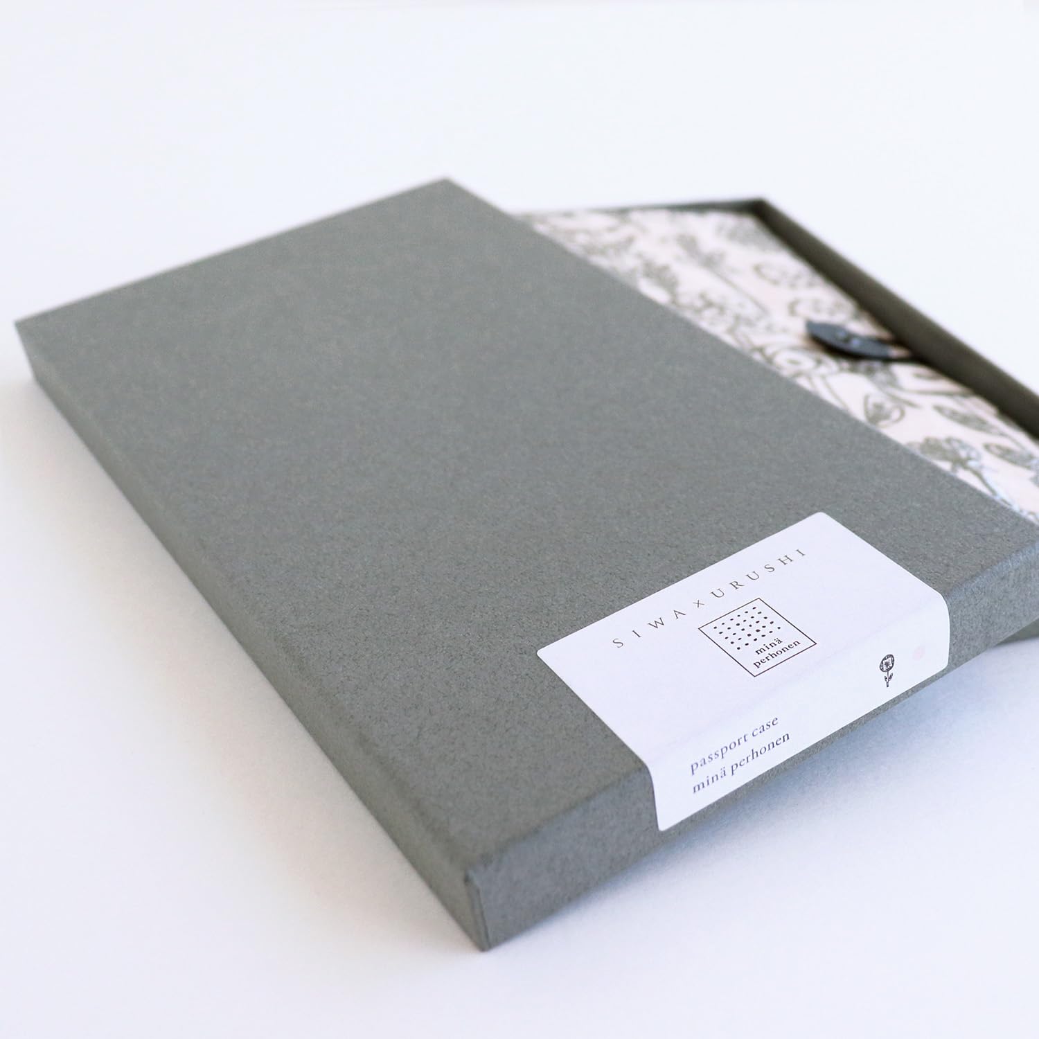 Amazon.co.jp: SIWA｜紙和: URUSHI パスポートケース