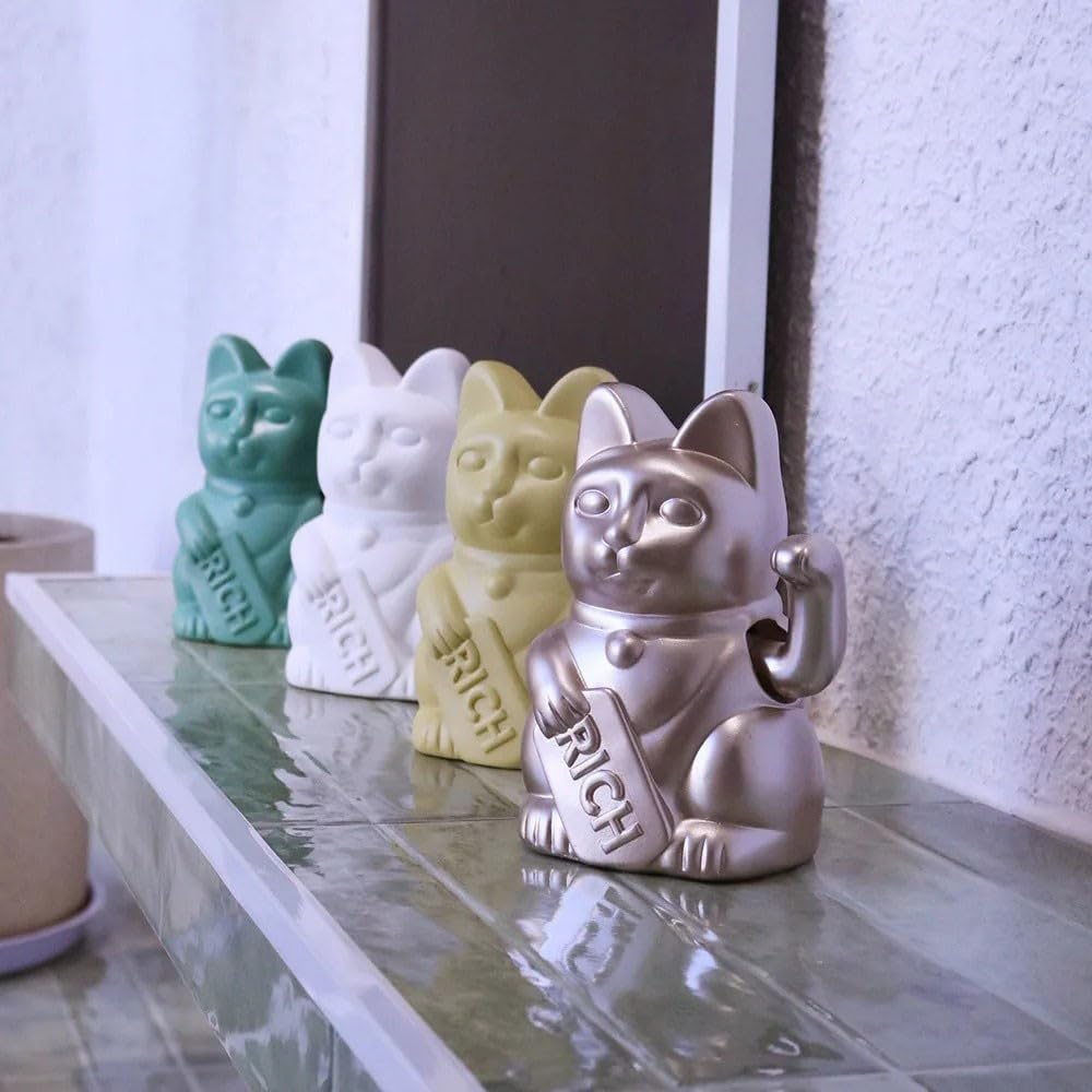 Statua Del Gatto Fortunato Che Saluta Il Gatto Che Fa Cenno Alla Fortuna