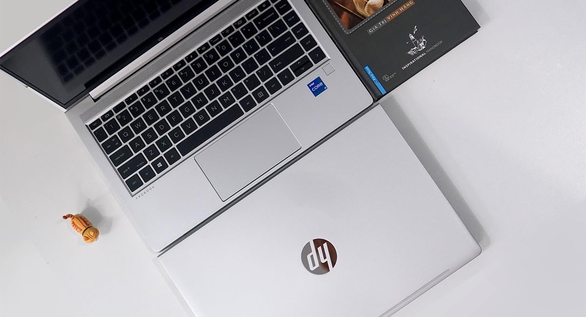HP ProBook 440 G8 Ordinateur Portable Professionnel, 14" HD (1366 x 768), Intel Core i5-1135G7, 8 Go de RAM, SSD 256 Go, Clavier QWERTY américain, Windows 11 Pro (reconditionné)