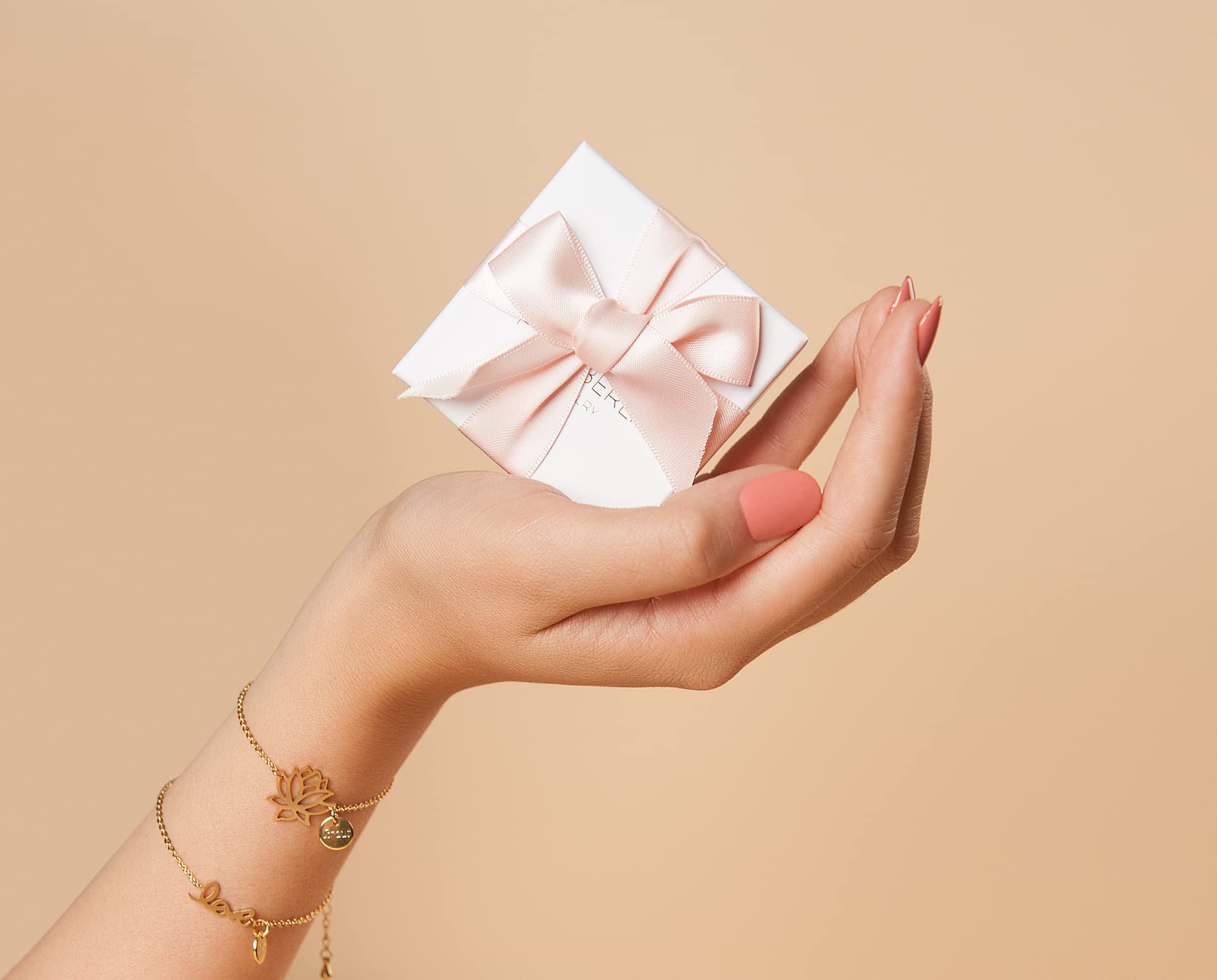 Herz Armband mit Gravur | Personalisierter Schmuck | 316L Edelstahl | Silber, 18K vergoldet, 18K rosévergoldet | Persönliches Geschenk Valentinstag Muttertag Jahrestag Geburtstag | Namensarmband