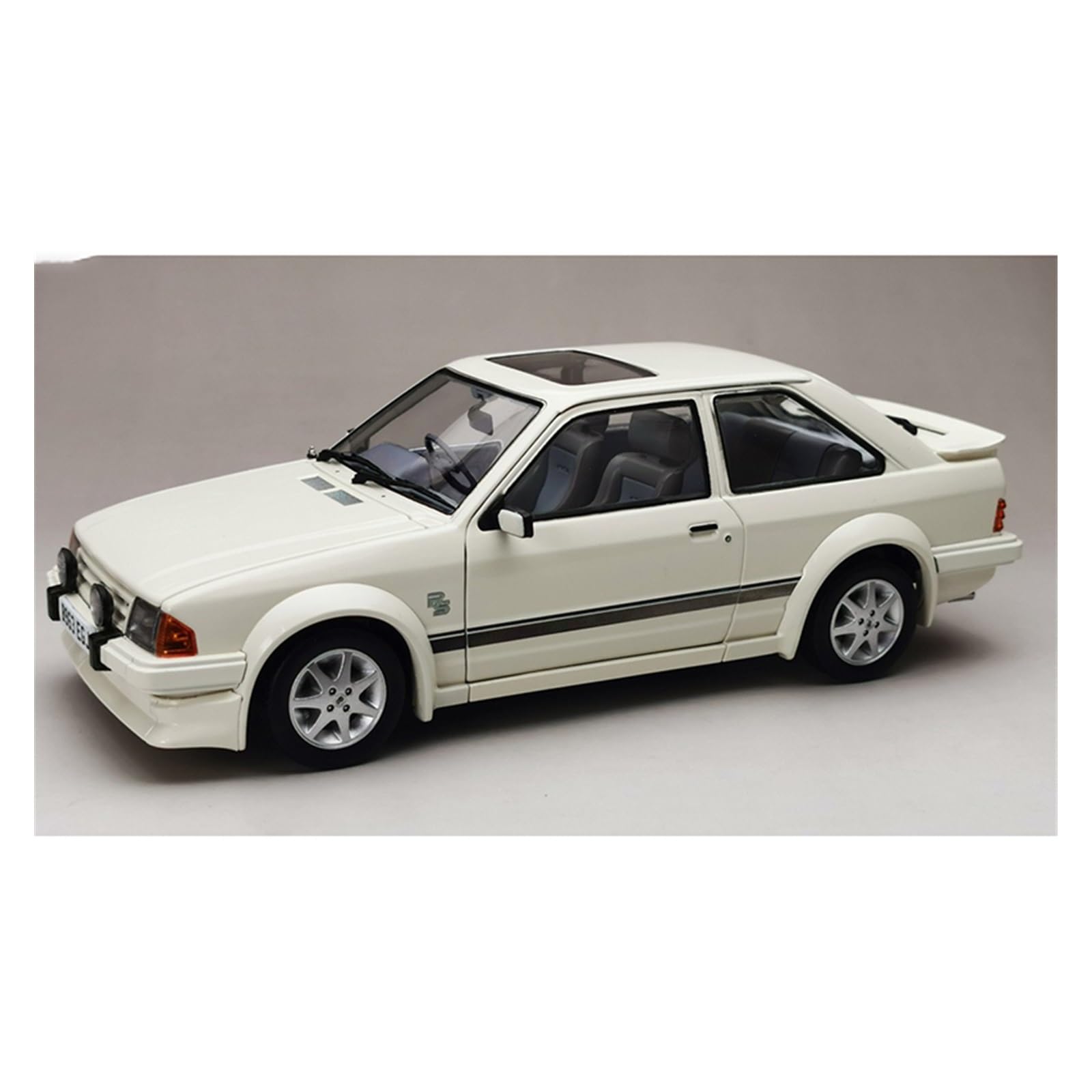 Amazon | ミニカーモデル ダイキャスト 1/18 スケール フォード