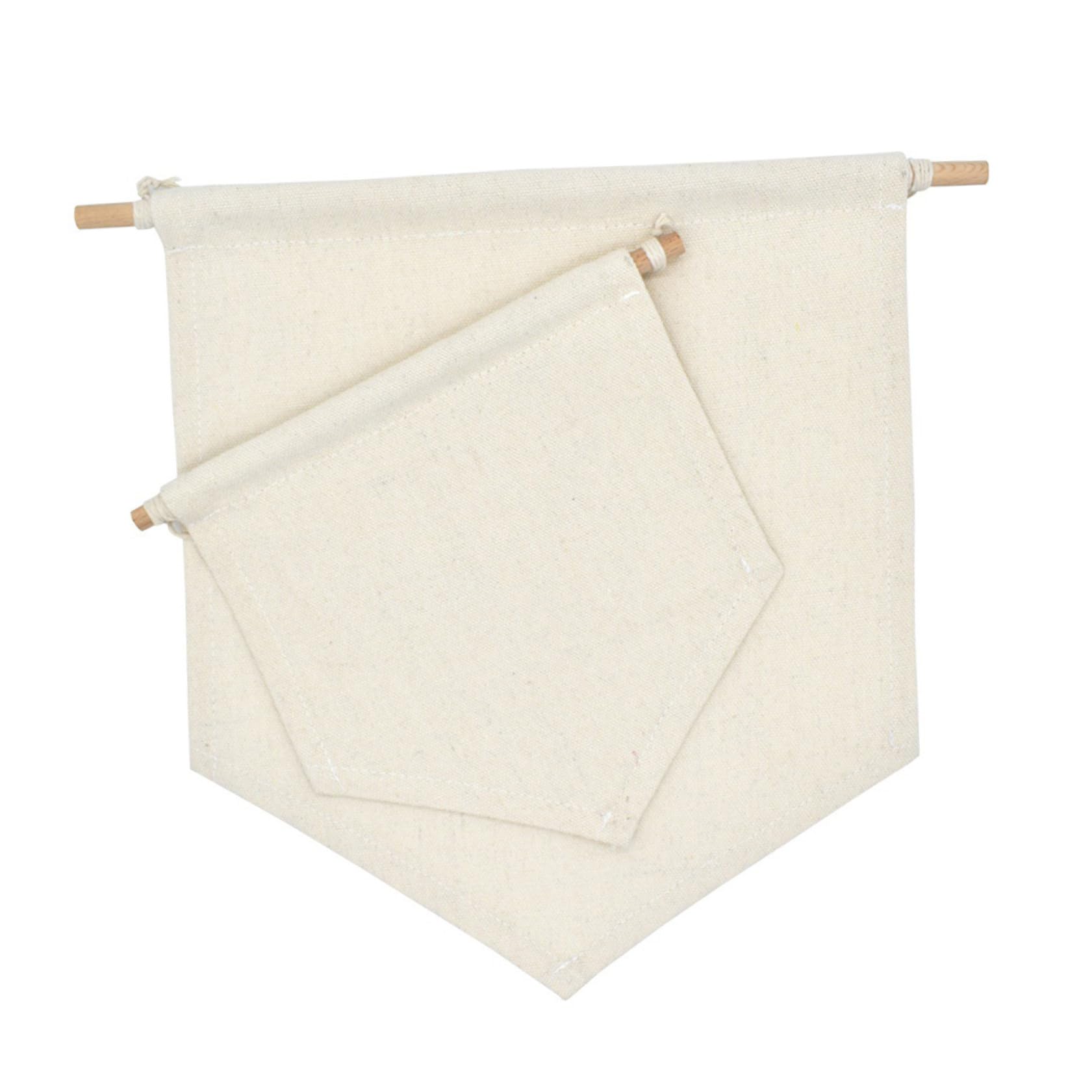 Broches para insignias y banderines para decorar tu zona de colecciones en casa