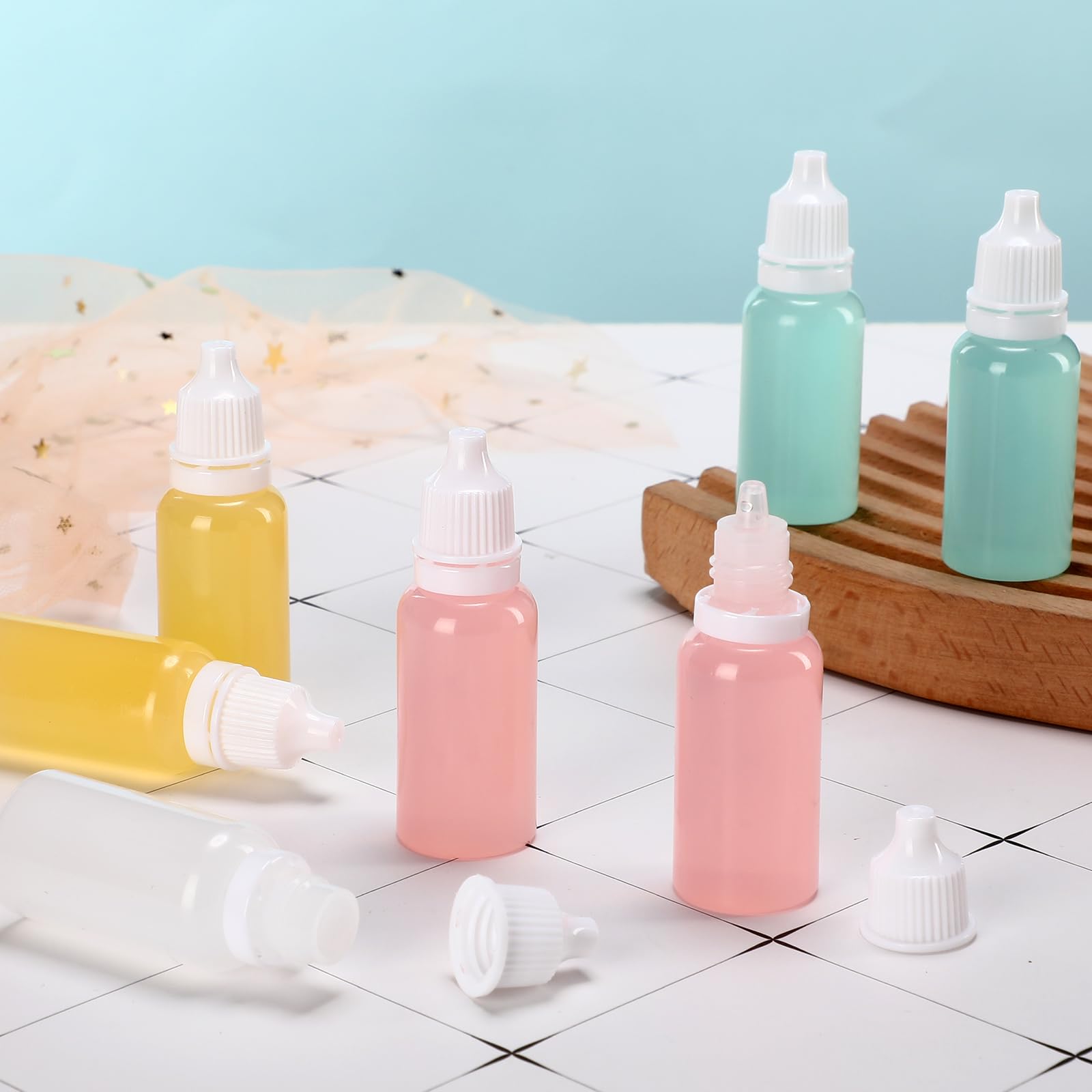 TrelaCo 300 botellas cuentagotas de plástico a granel exprimibles con tapas para líquidos, aceites, esencia de pintura (30 ml)