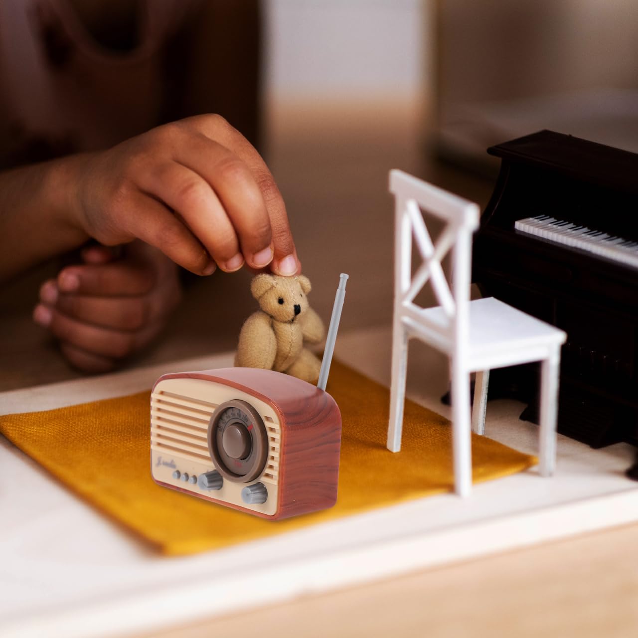 ERINGOGO Vintage Style Miniature Radio Model Dollhouse Accessory Small Decorative Radio Figurine for Miniature Home Decor and Playhouse Ornament - Image 4