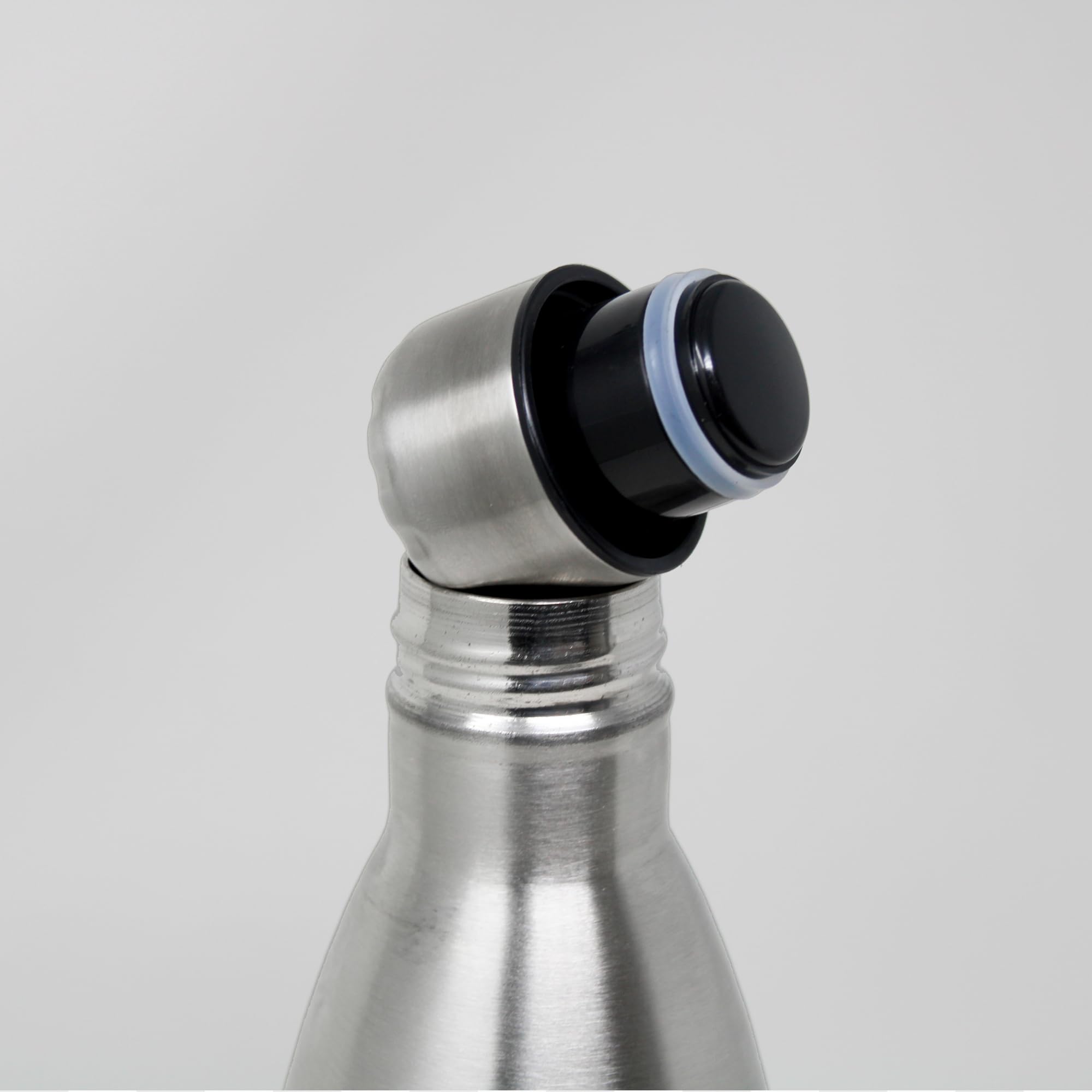 JS Gourmet Botella de agua de acero inoxidable de doble pared de 750 ml con tapa de silicona a prueba de fugas, ligera, reutilizable, botella de metal aislada, mantiene las bebidas calientes o frías