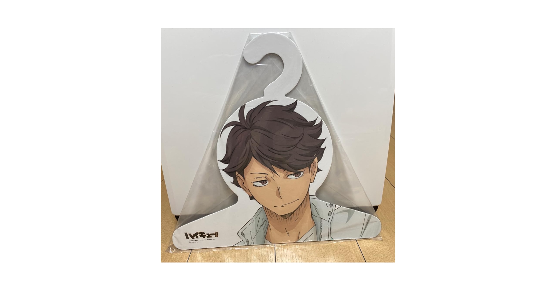 及川ハンガー　Tシャツ ハイキュー!!』日向翔陽や及川徹らの顔ハンガーが登場。メッシュ