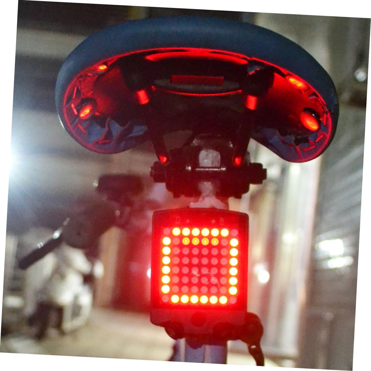 Luce Posteriore per Bici Frecce Wireless, 64 LED Ricaricabile