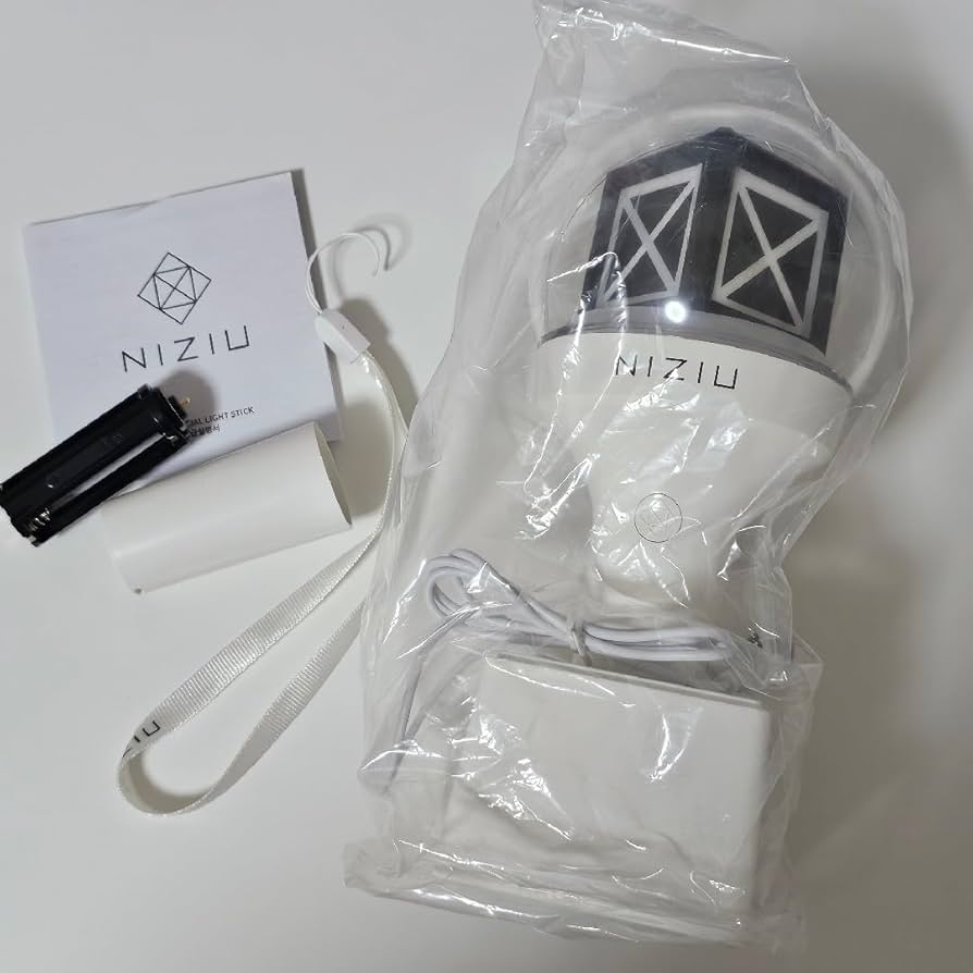 Amazon.co.jp: NiziU ペンライト : おもちゃ