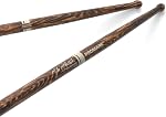 ProMark Sticks de tambour - C'est pas vrai. McIntosh FireGrain Marques d'identification - Conseil en bois rond pour une tache plus grande et douce - Bâtons de tambour Hickory - Poids et pointes compatibles - 1 Paire
