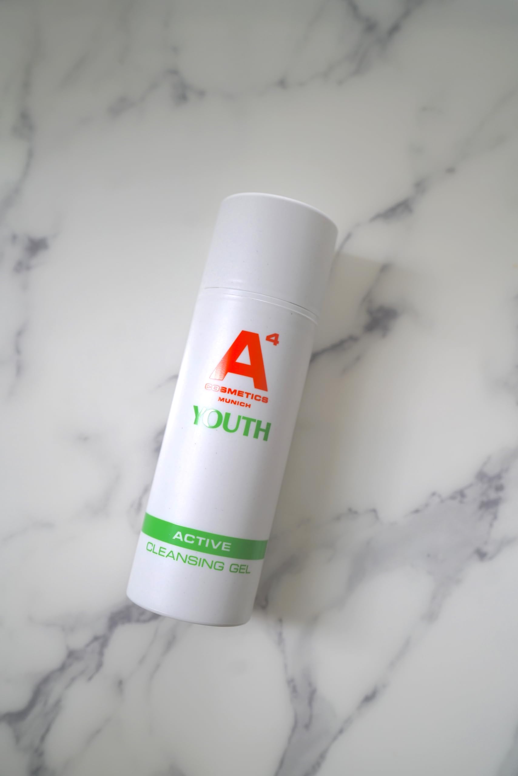 A4 Active Cleansing Gel, White - Image 4