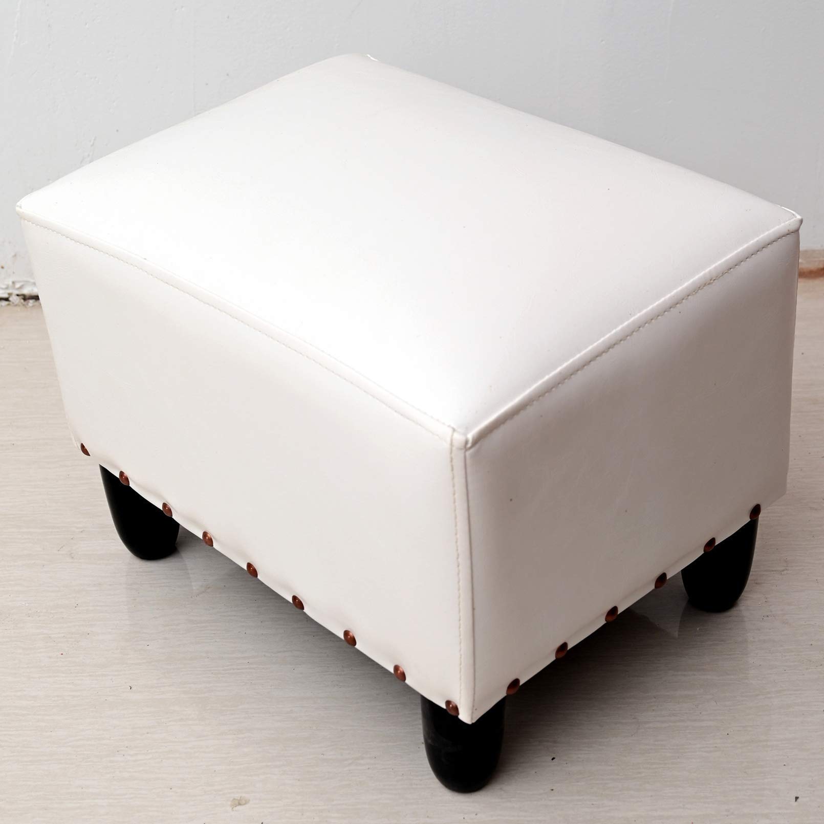 Tabouret en cuir pour entrée et salon style vintage chic