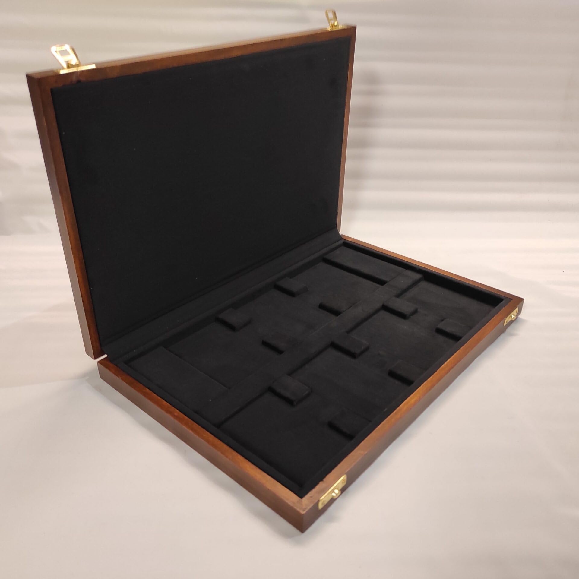 Caja para Monedas en Slab NGC PCGS, 8 Compartimentos, Madera Maciza y Terciopelo, Artesanal numerada y certificada