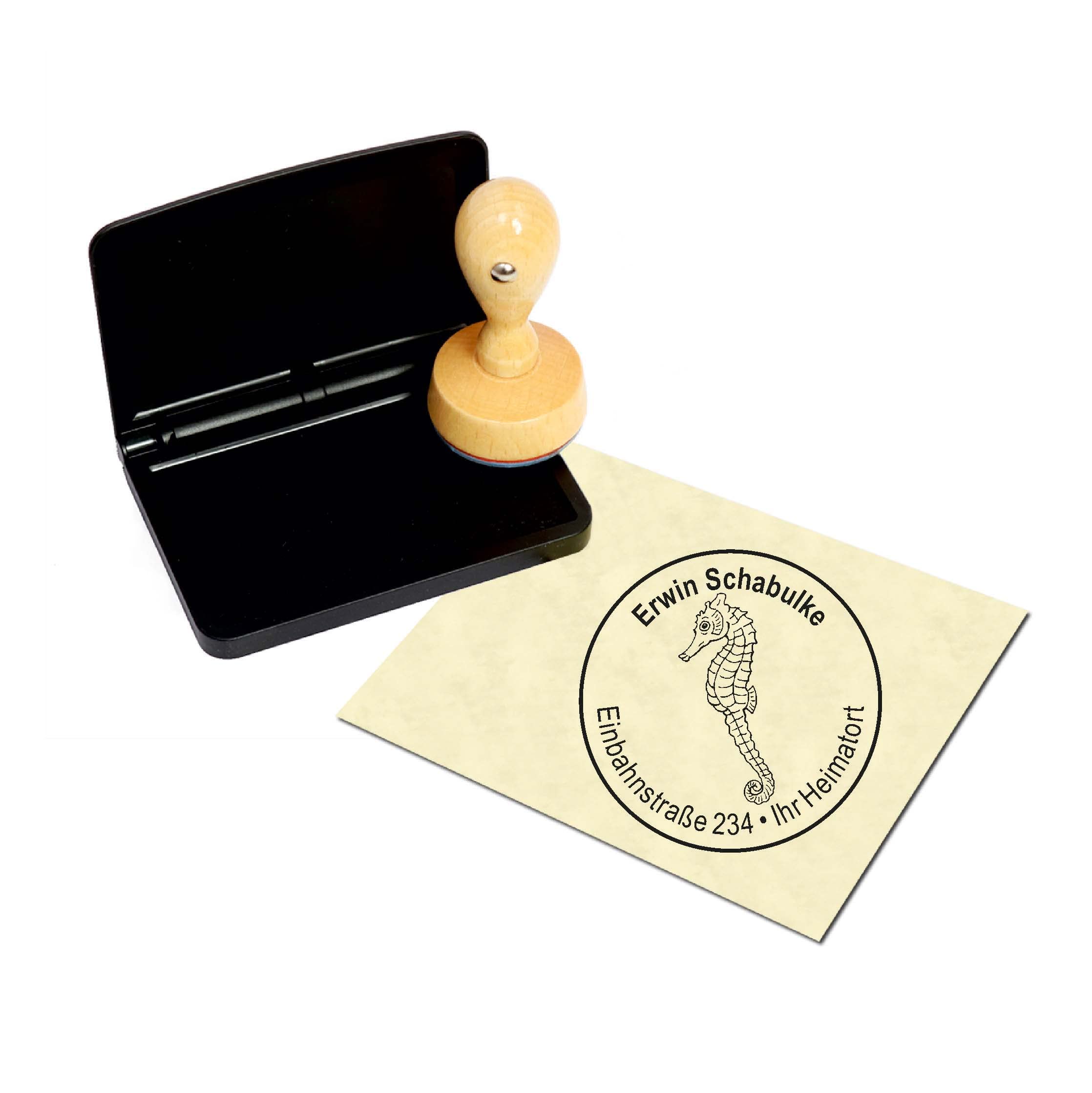 Persönlicher Adressstempel Mit Angler-Motiv - Runder Holzstempel, 40 Mm, Lasergraviert, Inkl. Wunschtext