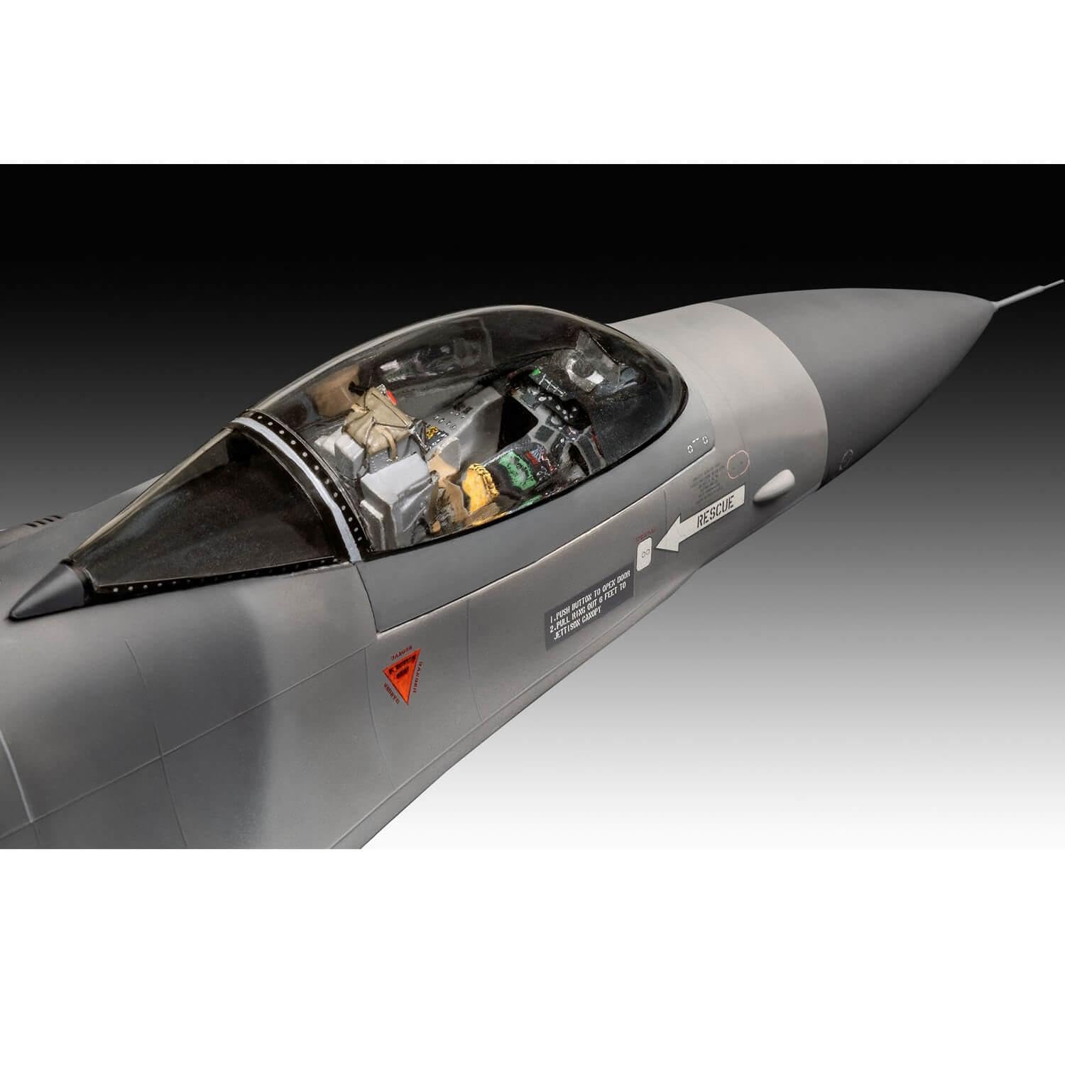 Revell 航空機モデル 4点セット Amazon.com: Revell - Model Airplane 50th Anniversary F-16
