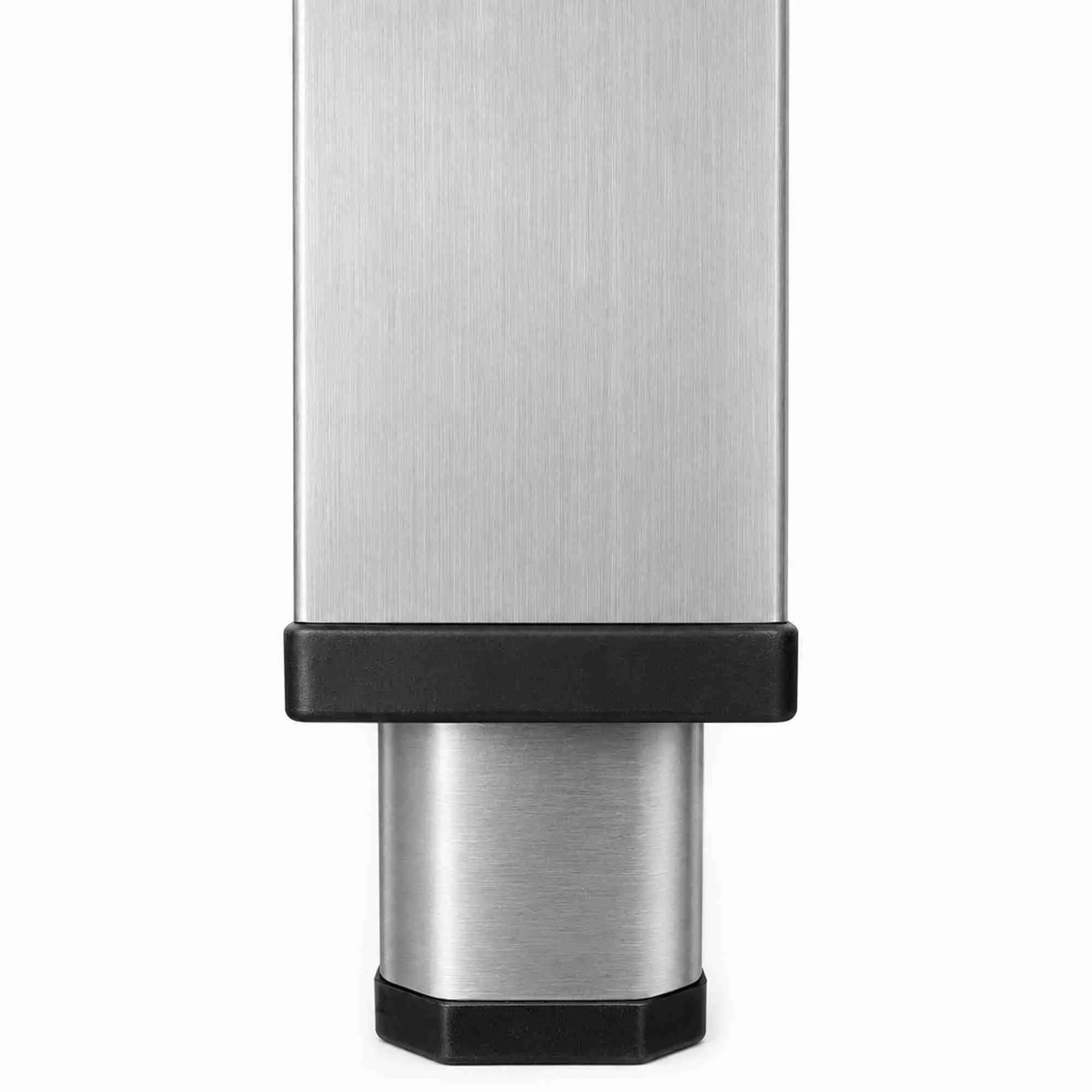 Tavolo da lavoro in acciaio inox professionale WORLDMAI 140 x 60 cm con ripiano inferiore e alzatina per ristorazione e cucina professionale.