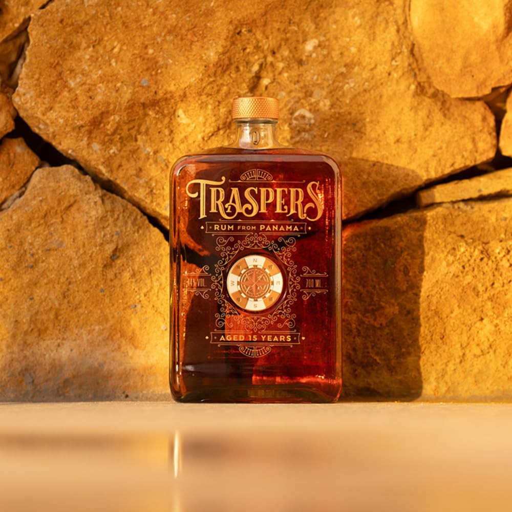 Trasper's Rum I 15 Years old Rum aus Panama I Noten von Karamell und Vanille I Geschmack von Lebensfreude und Abenteuer I 44% Vol. I 700 ml