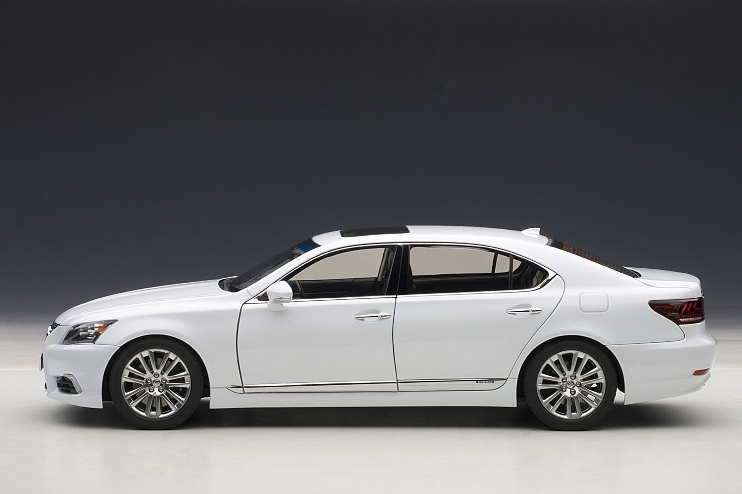 Amazon | AUTOart 1/18 レクサス LS600hL (ホワイトパール・ブラック 