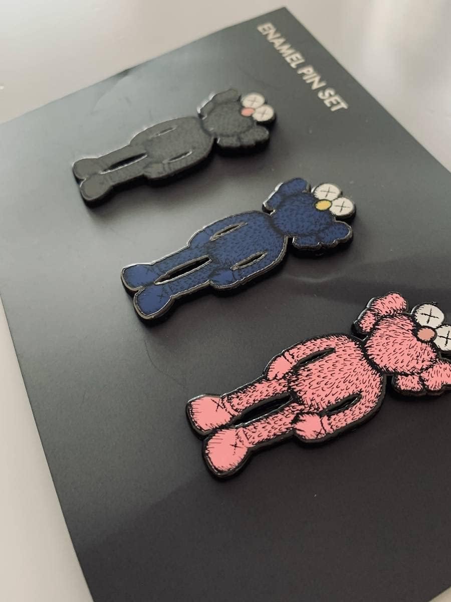 カウズ BFF Pins - Set of 3 KAWS NGV PINS ピンバッチ カウズ BFF Pins カウズ BFF Pins - Set of 3 KAWS NGV PINS ピンバッチ カウズ BFF Pins