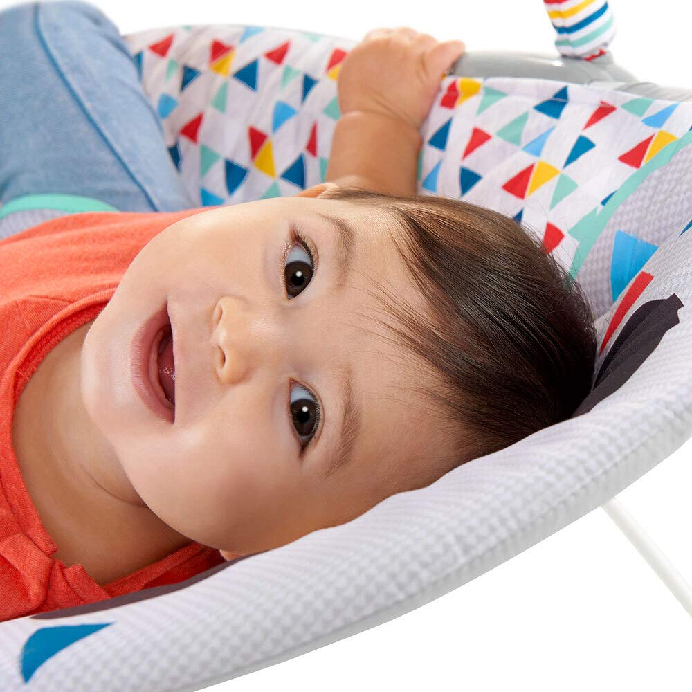 Bright Starts Disney Bébé Mickey Mouse Transat Bébé Confortable Vibrations Apaisantes Musique Barre de Jouets Amovible 0-6 Mois 9 kg