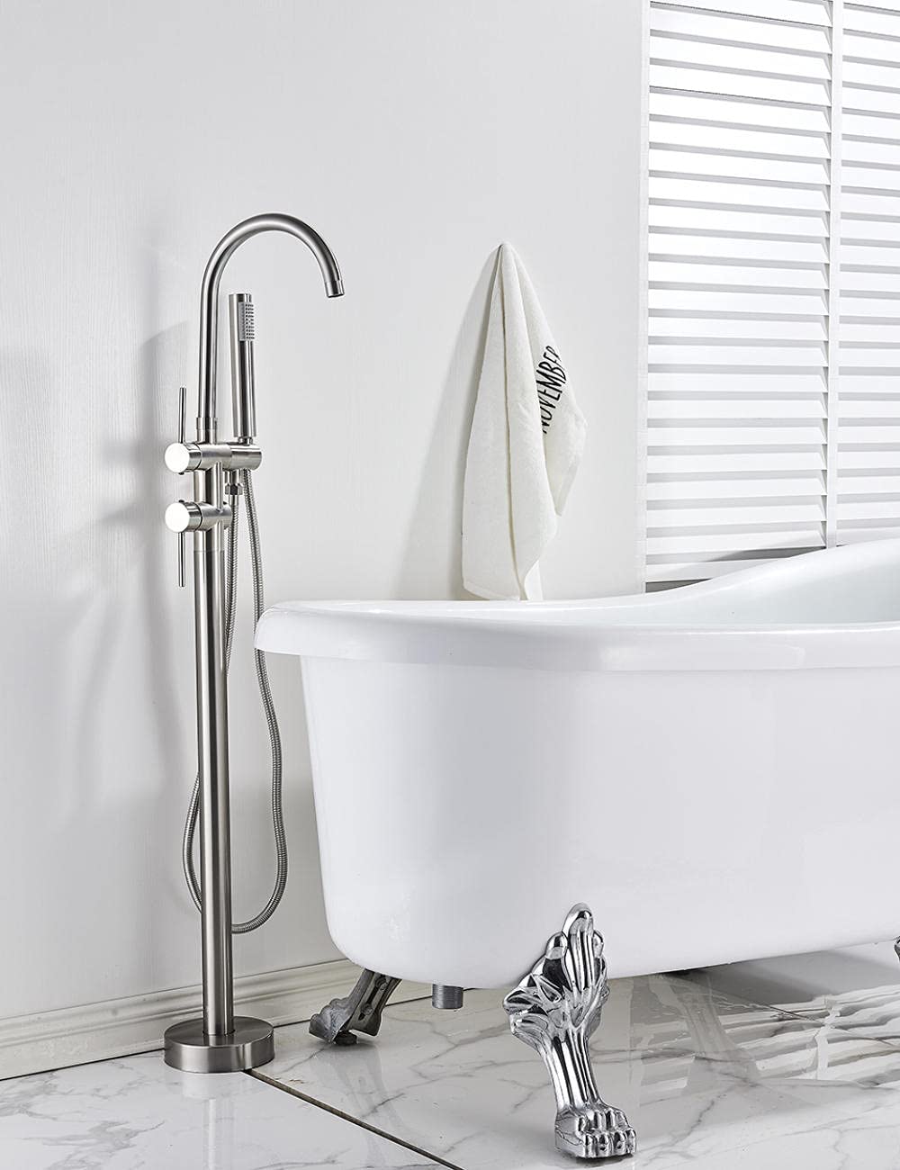 Mitigeur de Baignoire sur Pied en Nickel Brossé : L'Élégance Haut de Gamme pour Salle de Bain Épurée