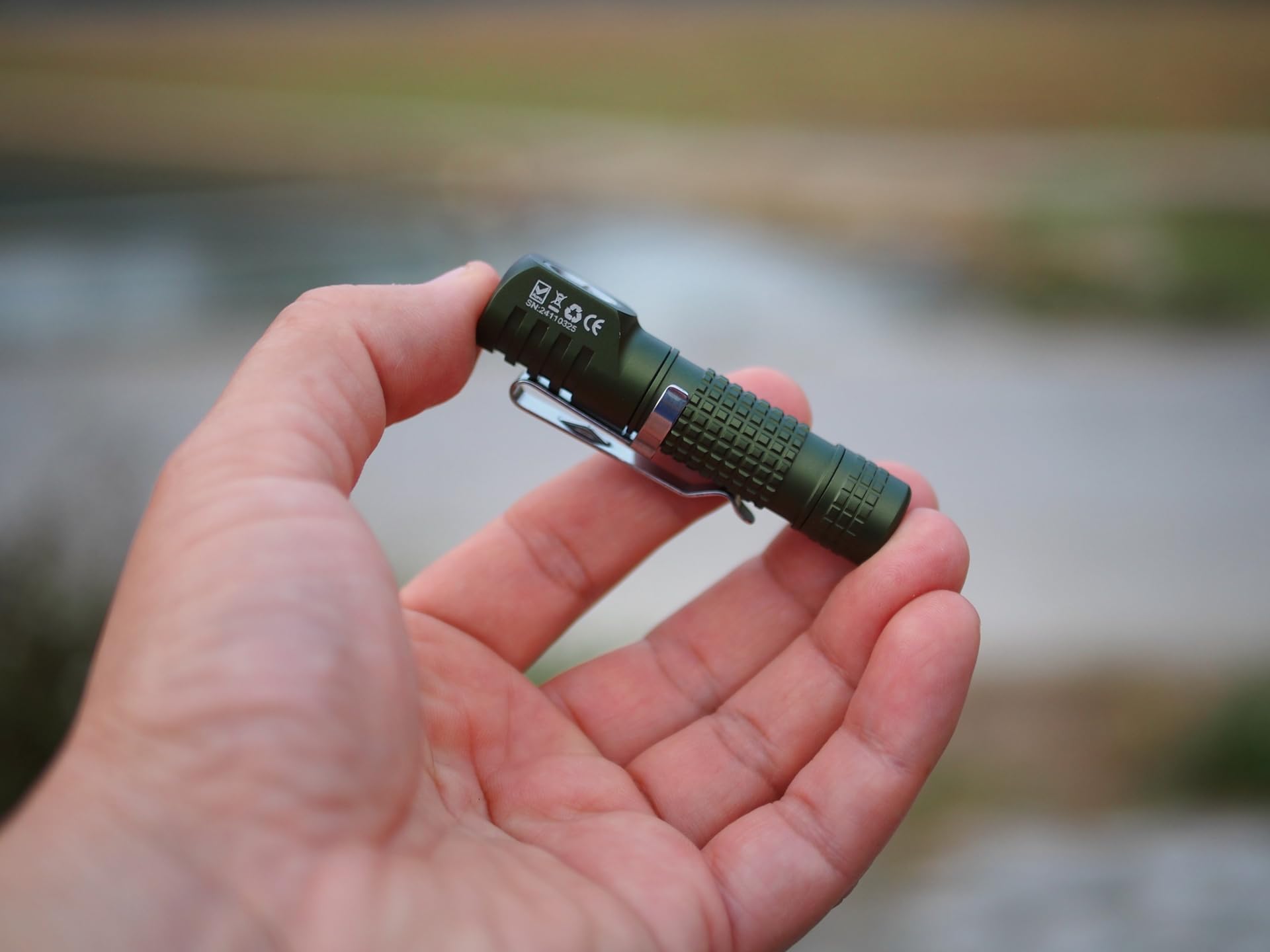 Amazon.co.jp: Manker E02 III 560ルーメン ポケット EDC 懐中電灯