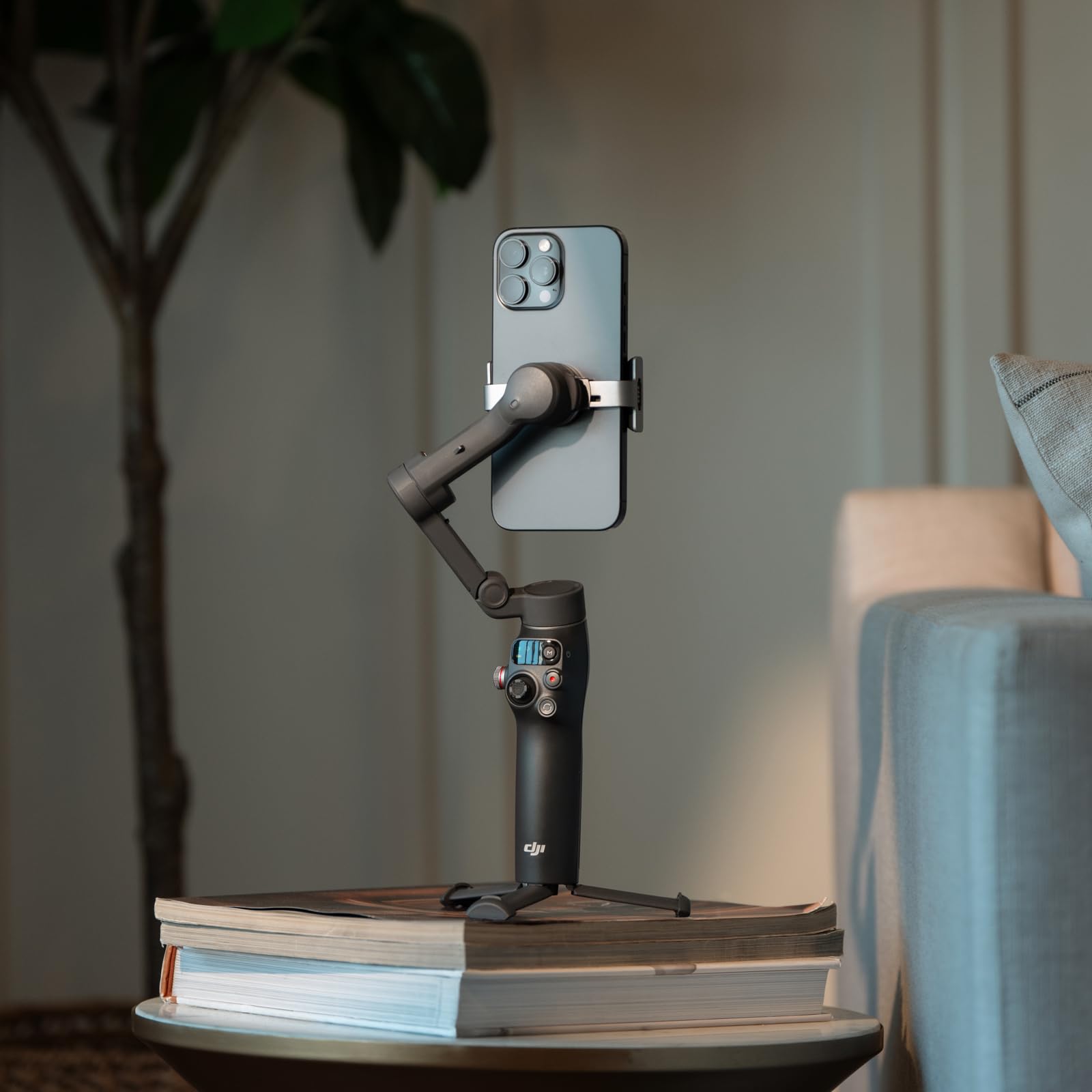 DJI Pack para Creadores Osmo Mobile 8 (Transmisor DJI Mic Mini Infinity Black), estabilizador para Smartphones, Seguimiento Nativo por IA con Audio e iluminación, rotación panorámica de 360°