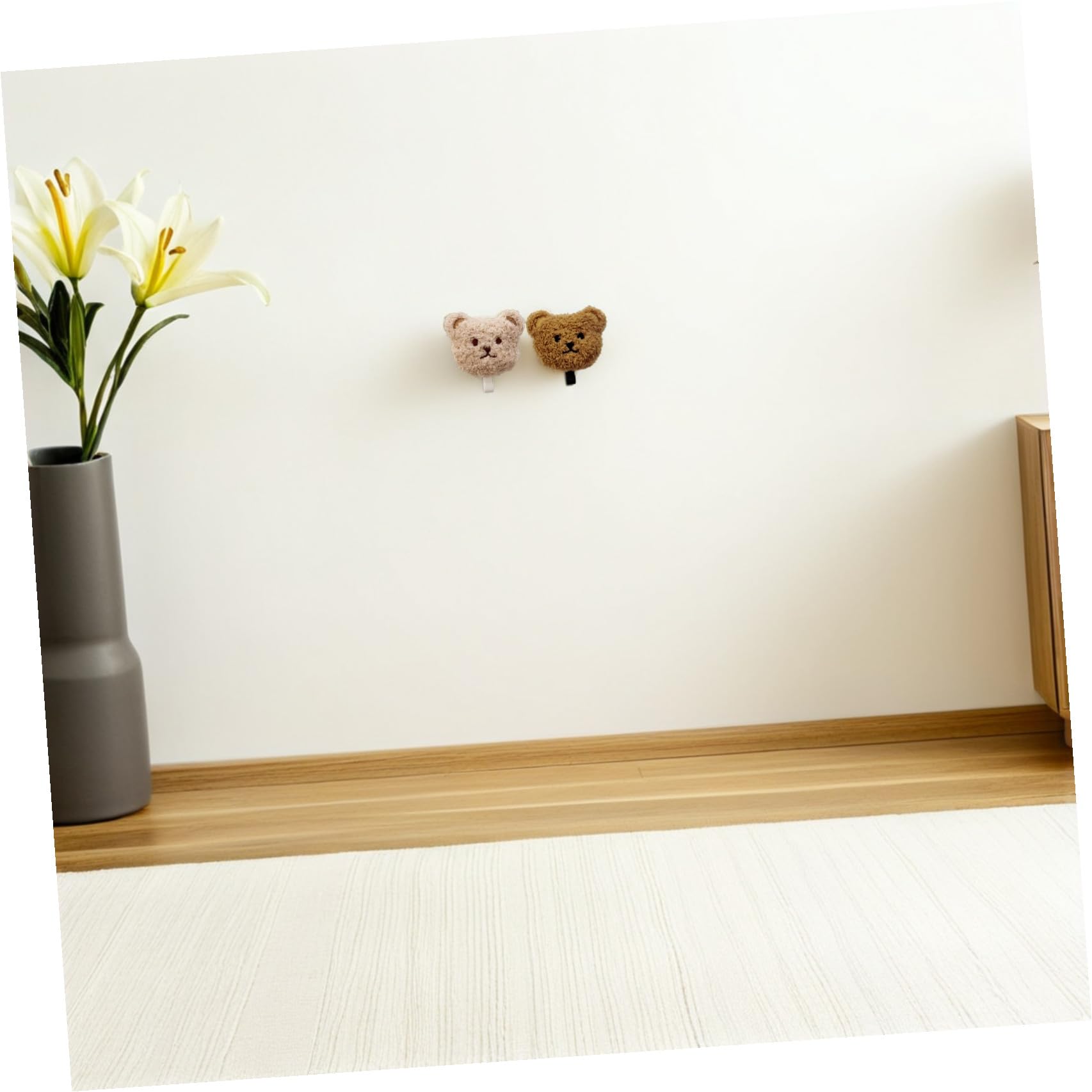 2 Ganci da Parete Orso in Peluche Morbido, Ganci Adesivi Decorativi per Bagno e Casa, Portachiavi Autoadesivi Compatti per Asciugamani, Cappelli e Accessori, Uso in Soggiorno