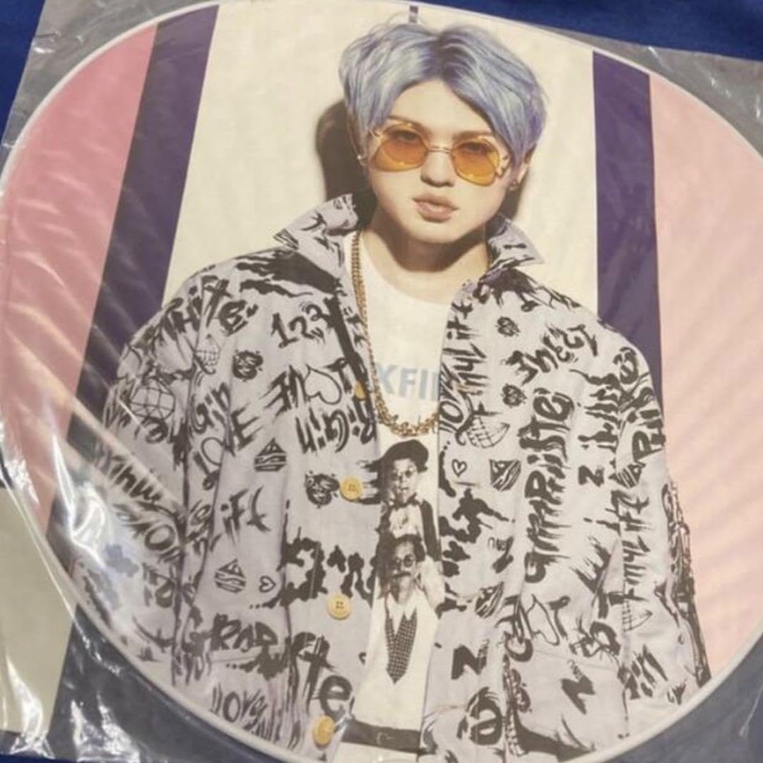 【送料無料】AAA 末吉秀太さん掲載ページ（ポスターサイズ） Amazon.co.jp: 公式写真 AAA 末吉秀太 5枚Set ライブ写真集版