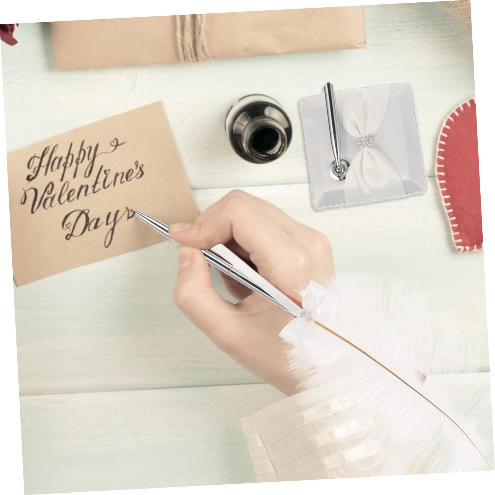 HOMSFOU Stylo pour Signature de Mariage Blanc en Satin et Plume D'autruche avec Porte-stylo Rotatif 360 Degrés, Élégant pour Cérémonie Nuptiale