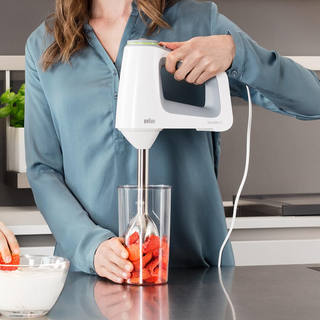 Braun MultiMix 5 HM 5137 Handmixer – Handrührgerät mit stufenloser Geschwindigkeitsregelung, inkl. Schneebesen, Knethaken, Pürierstab, Zerkleinerer und 600 ml Mix- und Messbecher, 750 Watt, weiß