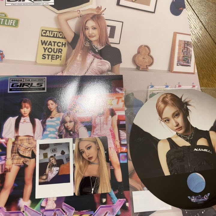 aespaニンニンアルバム　16枚セット Amazon.co.jp: aespa girls アルバム ニンニン セット by : ベビー