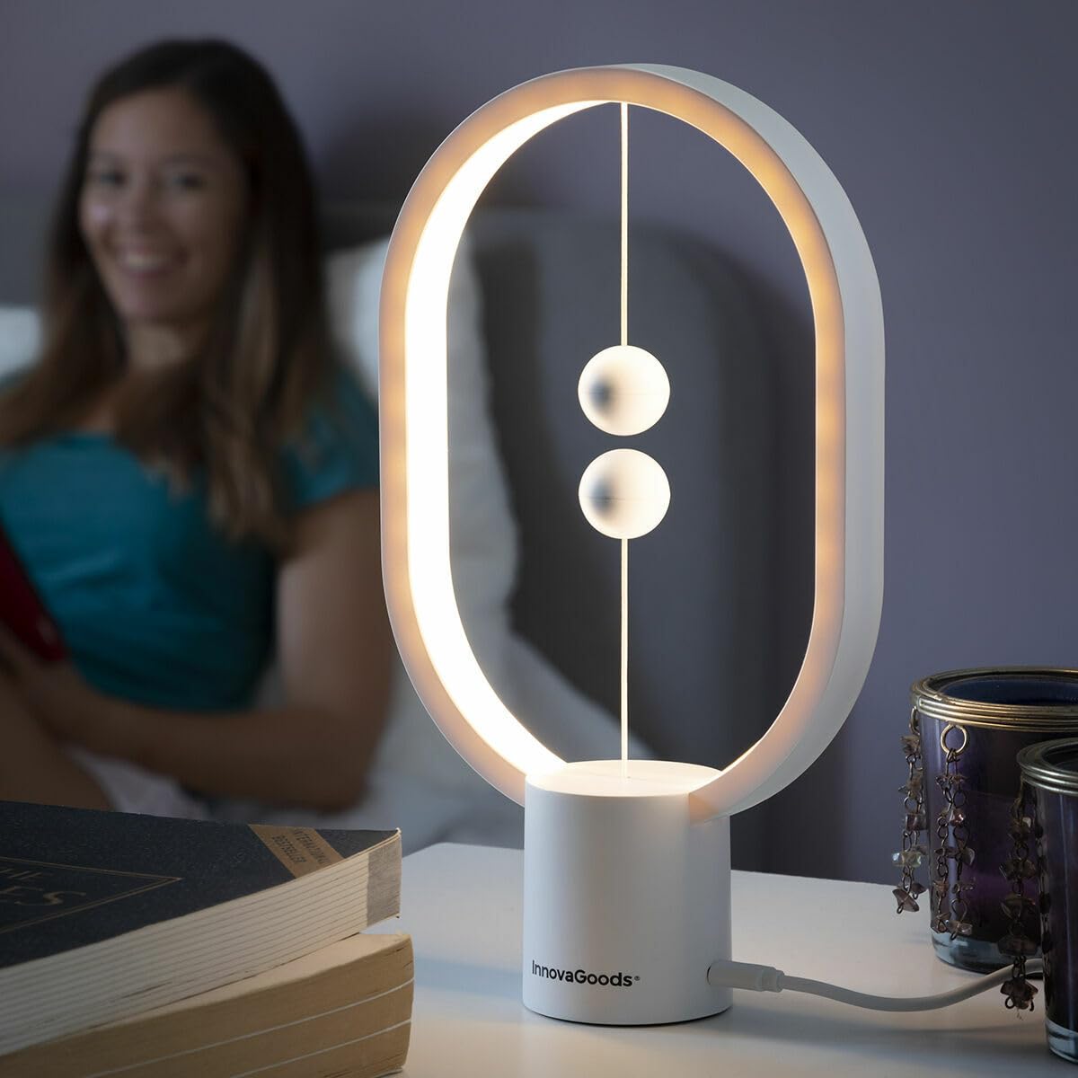 InnovaGoods® Lámpara de equilibrio con interruptor magnético, Magilum, ilumina tu hogar de forma original y elegante, con un diseño de equilibrio e interruptor magnético, ideal para el hogar.