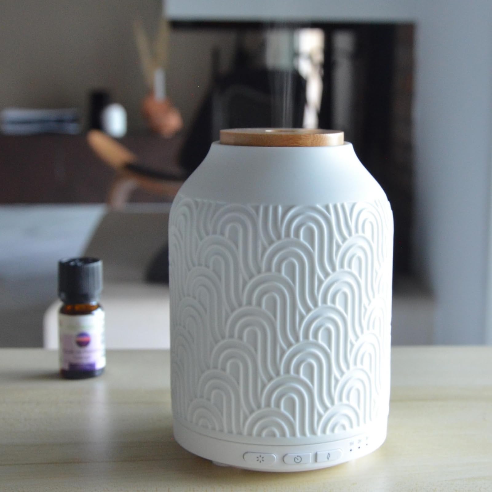 Zen'Aroma Difusor de Aceite Esencial WiFi Praga - Difusor Eléctrico Conectado Compatible Alexa/Google Home - Control Total Remoto en la App Tuya Smart - Materiales Naturales Madera y Cerámica