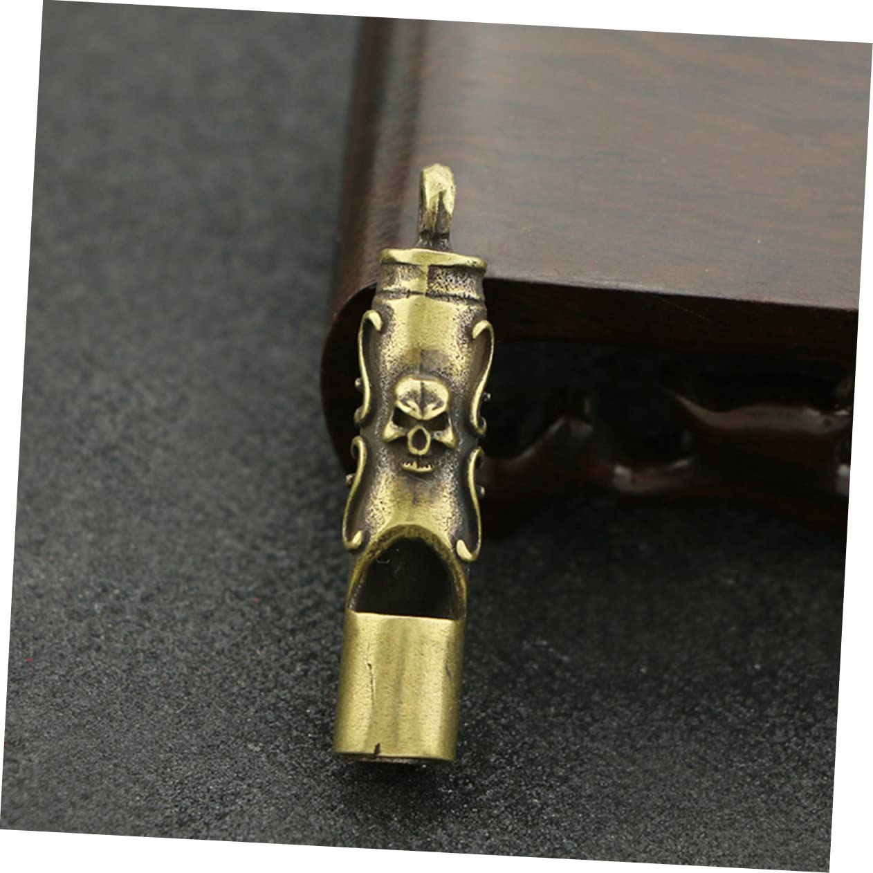 INOOMP 5pezzi Portachiavi Fischietto Ottone Forma Di Teschio Mini Fischietto Decorativo Per Attività All Aperto e Uso Di Emergenza Accessorio Leggero e Portatile Da Appendere Al Collo o