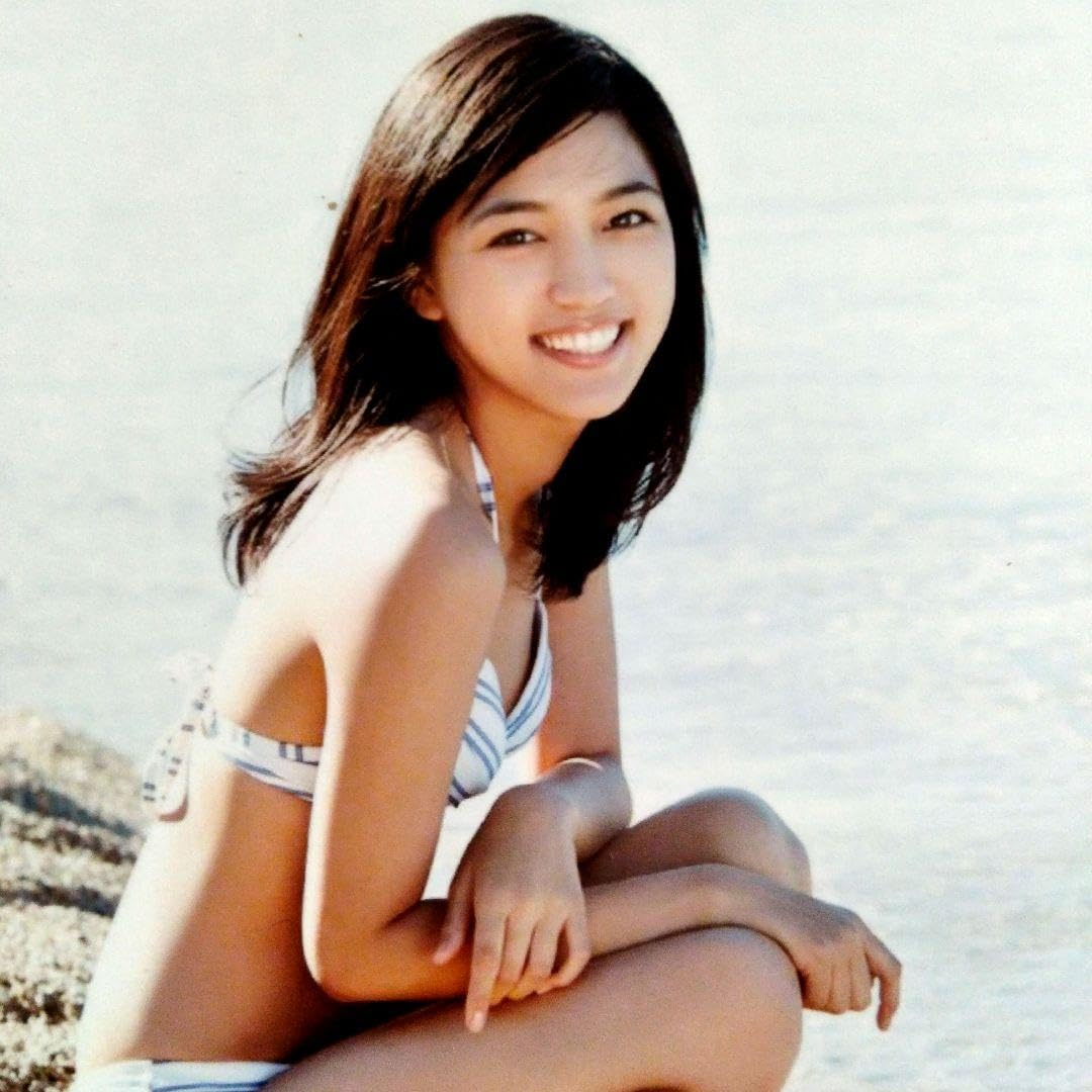 【直筆サイン入り】川口春奈［初版発行］カレンダー 川口春奈 直筆サイン入り2013年カレンダー - メルカリ