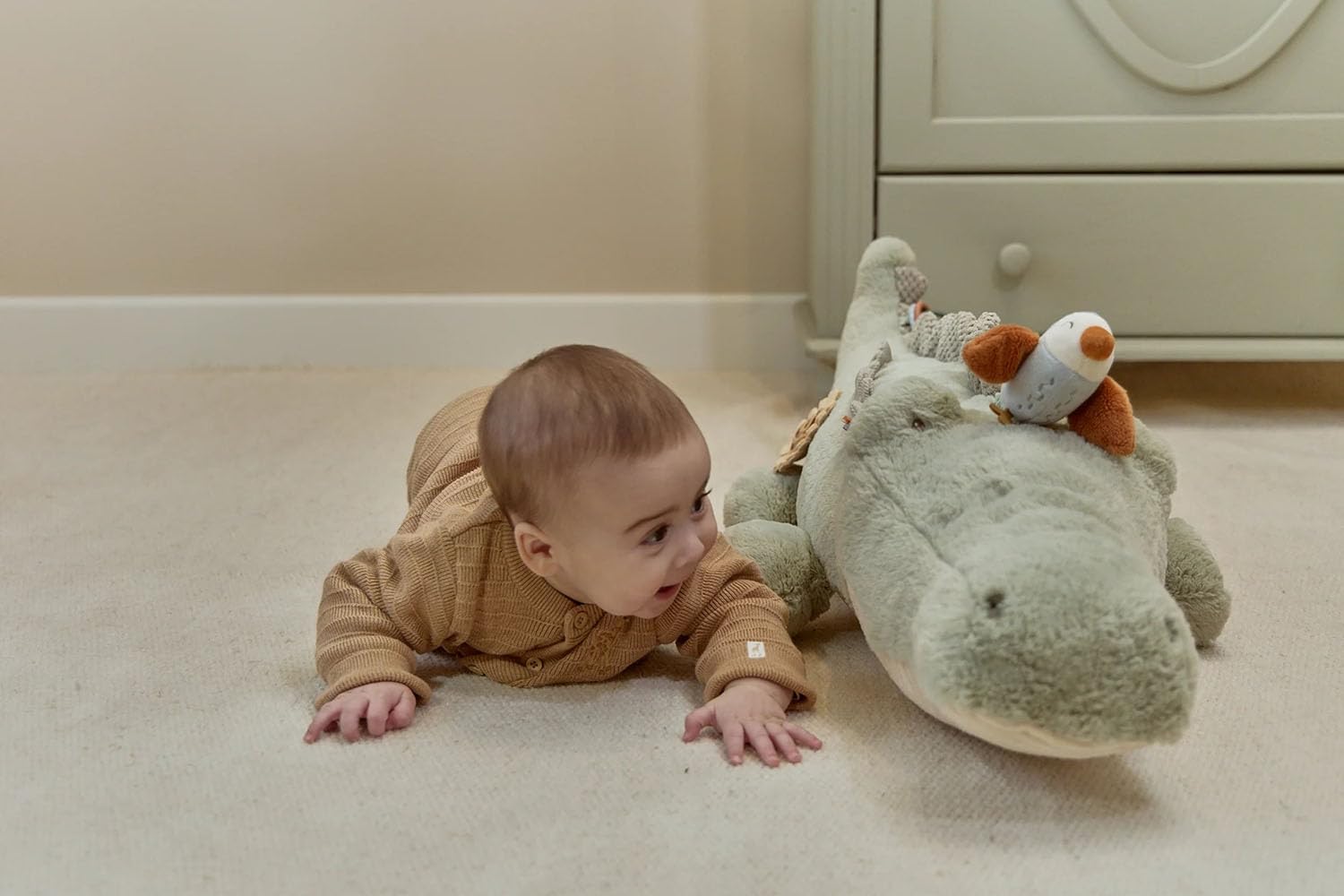 Little Dutch Activity Plüschtier XL - Motorikspielzeug - Babyspielzeug - Krokodil - für Babys ab der Geburt - Unisex - Safari Friends - grün (90 cm)