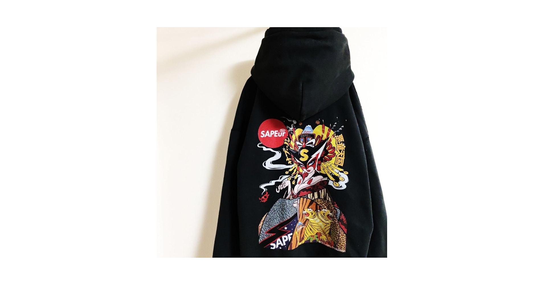 SAPEuR アートワーク ブラックパーカー　ドロンジョ SAPEuR アートワーク ブラックパーカー ドロンジョ - メルカリ