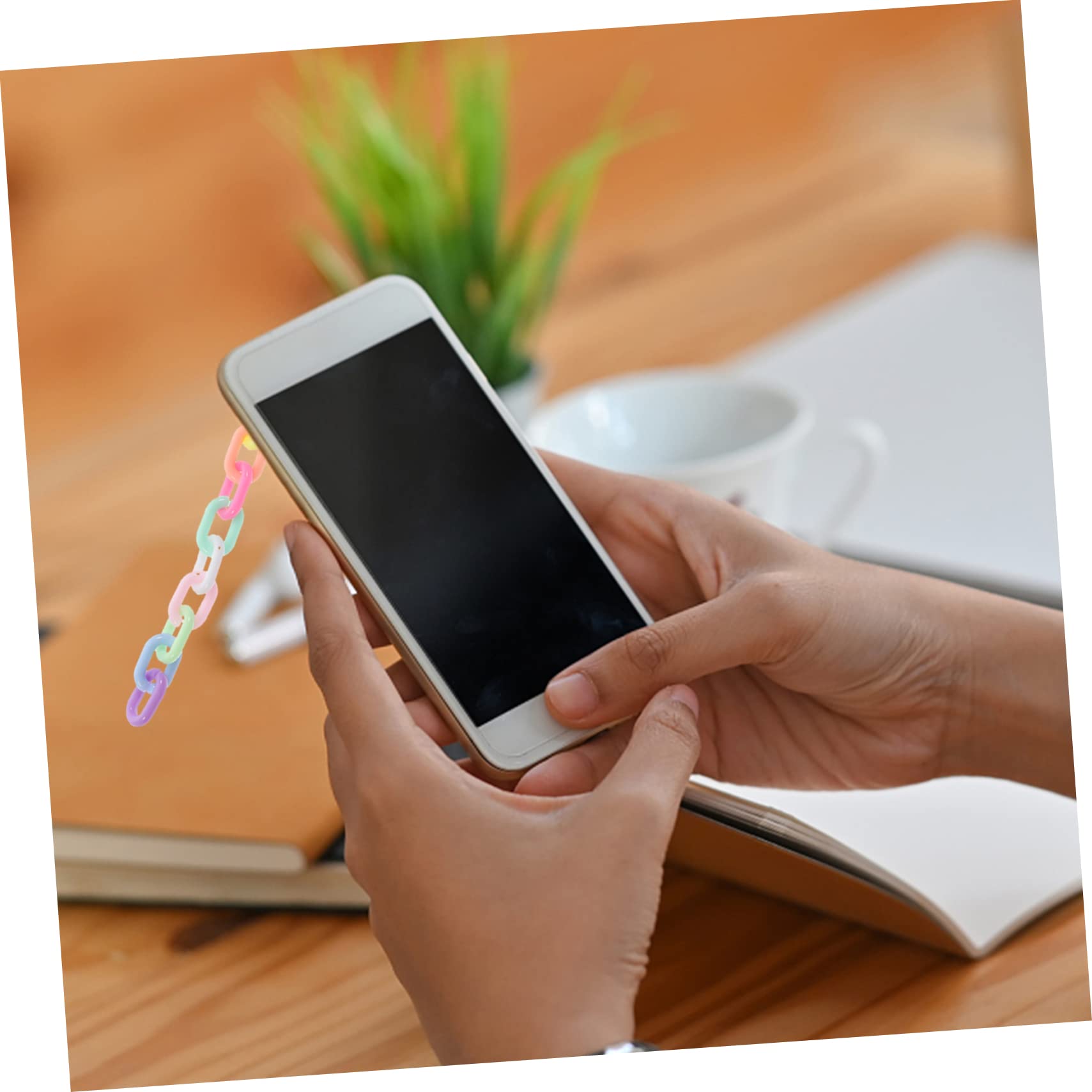 Uonlytech 200Pcs Pastel Acrylic Chain Links for Crafts Durable Linking Rings for Bag Purse Phone Chain Accessories Smooth Surface for Easy Assembly