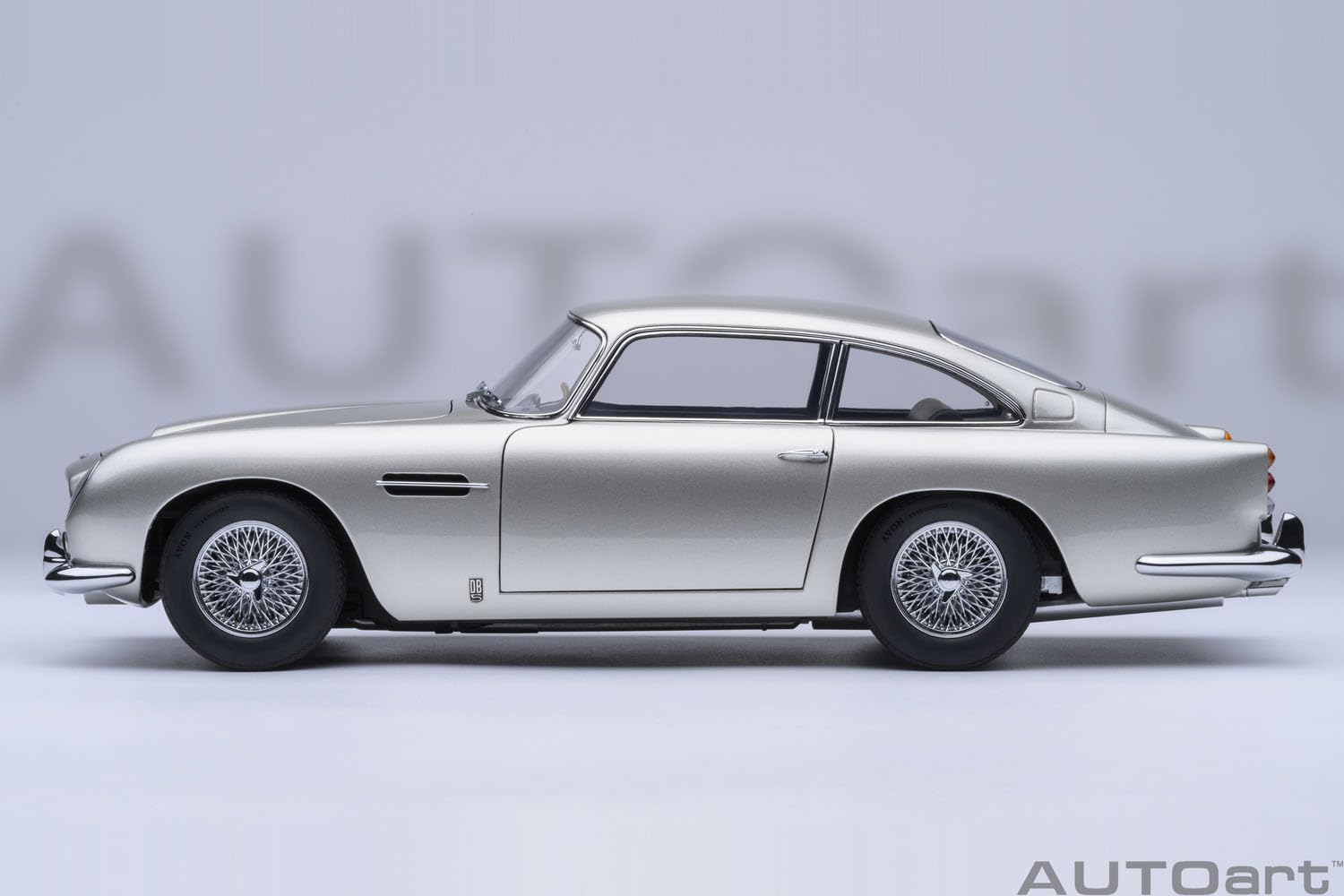 Amazon.co.jp: AUTOart オートアート: ASTON MARTIN
