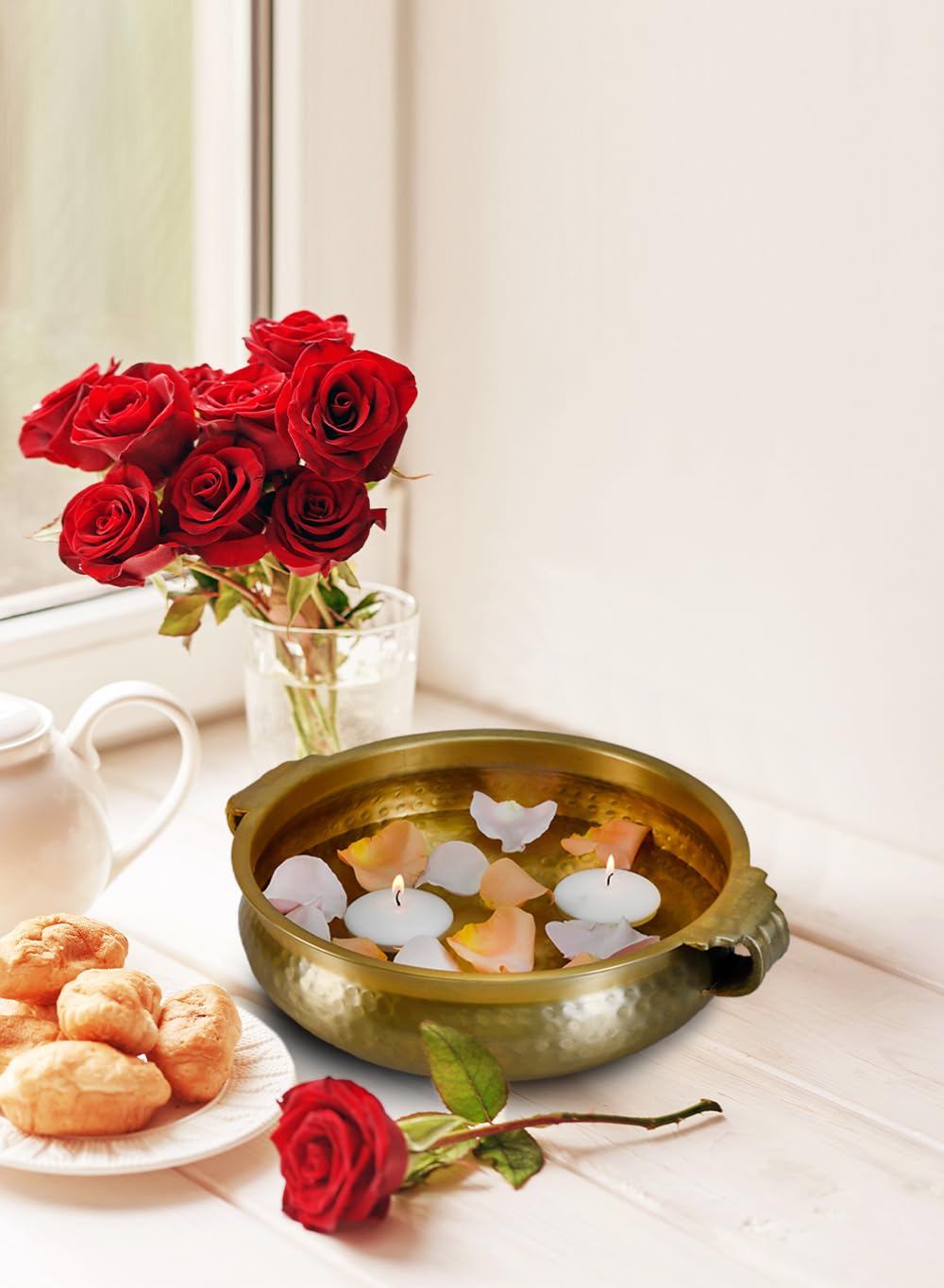 Serene Spaces Living Goldfarbene Handi-Schüssel – gehämmerte Textur, Dekoration für Wohnzimmer, Eingänge, Restaurants, indische Hochzeit, Tischdekoration – Aluminium, 11,4 cm hoch und 30,5 cm
