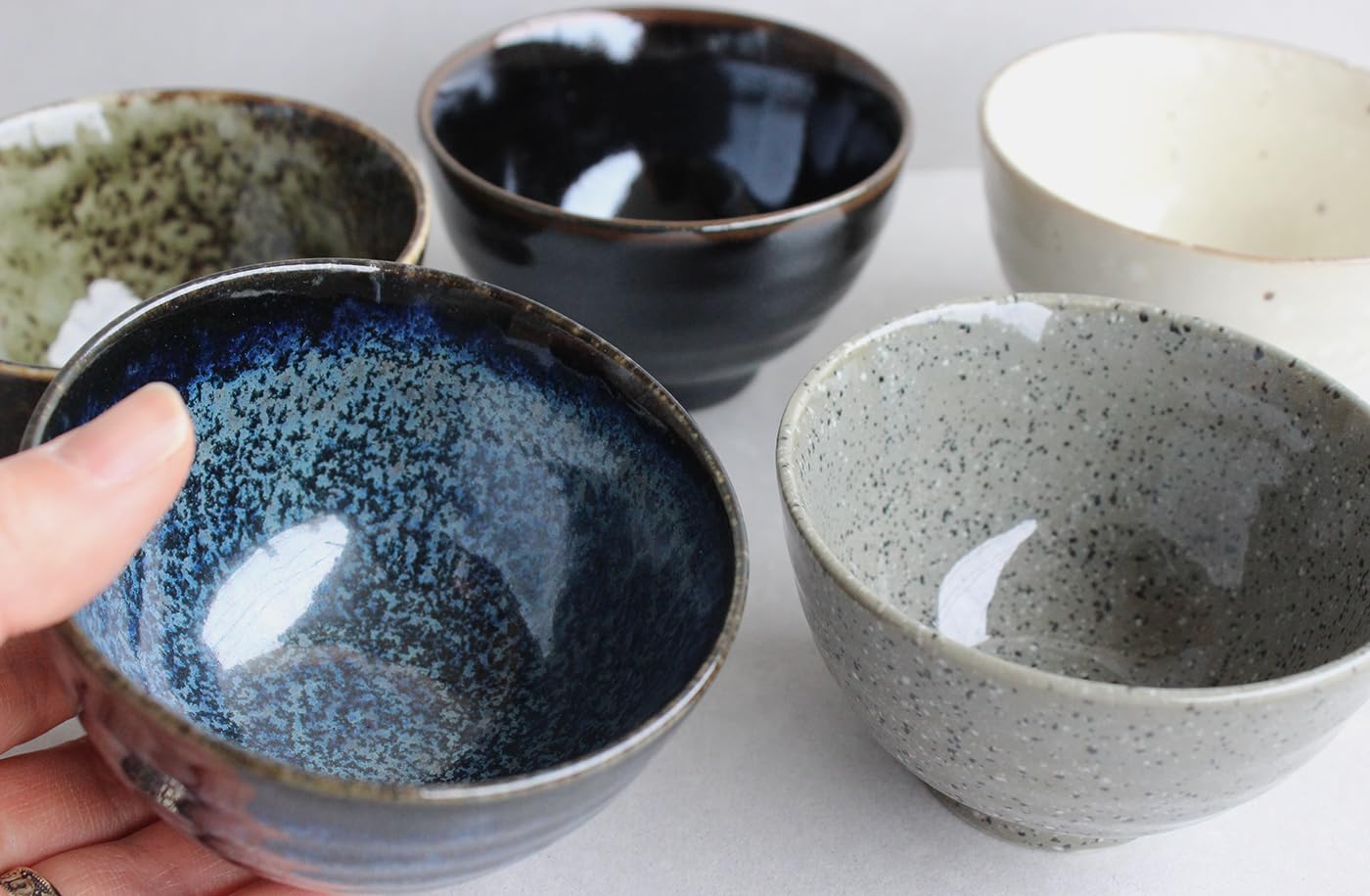 Traditionelle japanische Teeschale, handgefertigt, Grüntee, Chawan, Trinktee, Geschirr, Keramik, Set mit 5 Stück (Kura Dashi)
